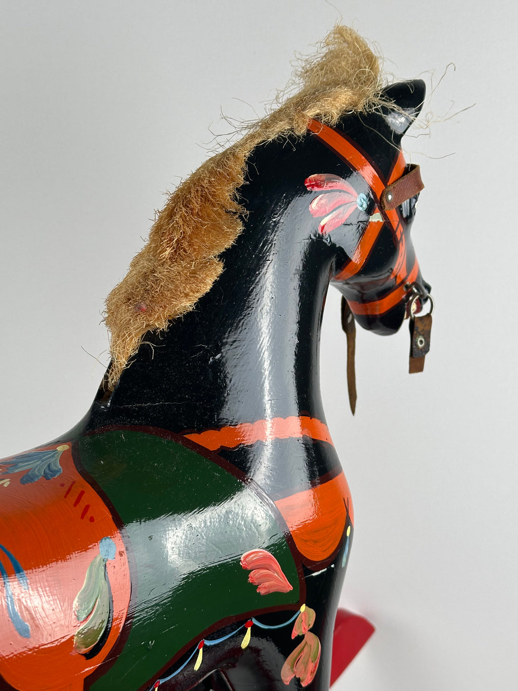 Norjalainen puinen keinuhevonen – 90 cm