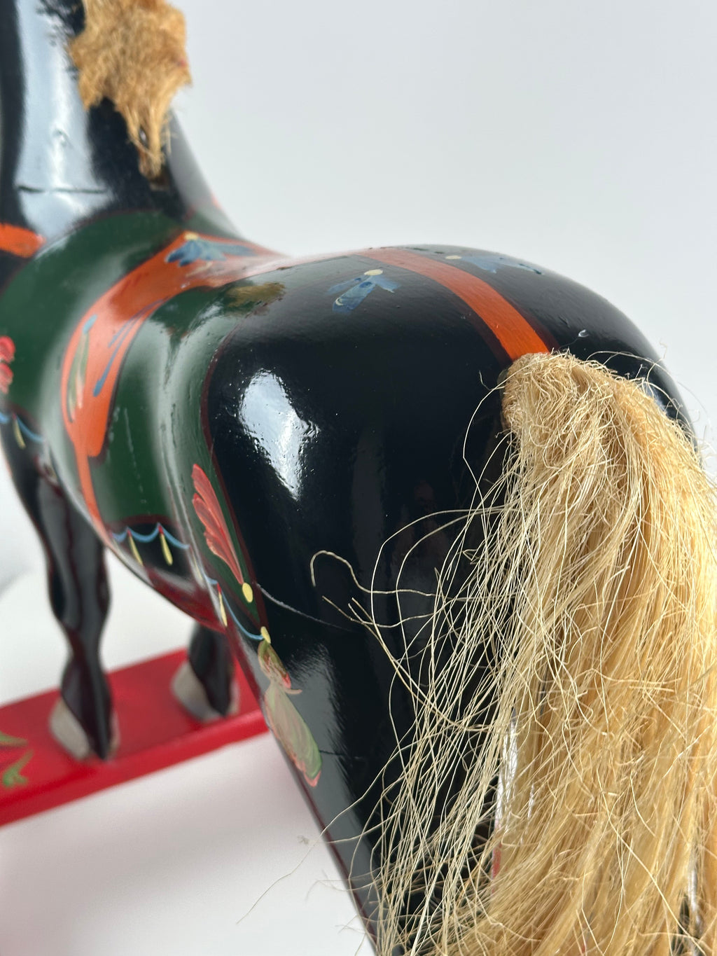 Norjalainen puinen keinuhevonen – 90 cm