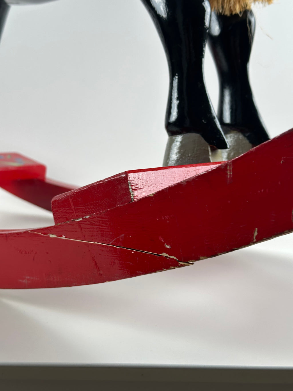 Norjalainen puinen keinuhevonen – 90 cm