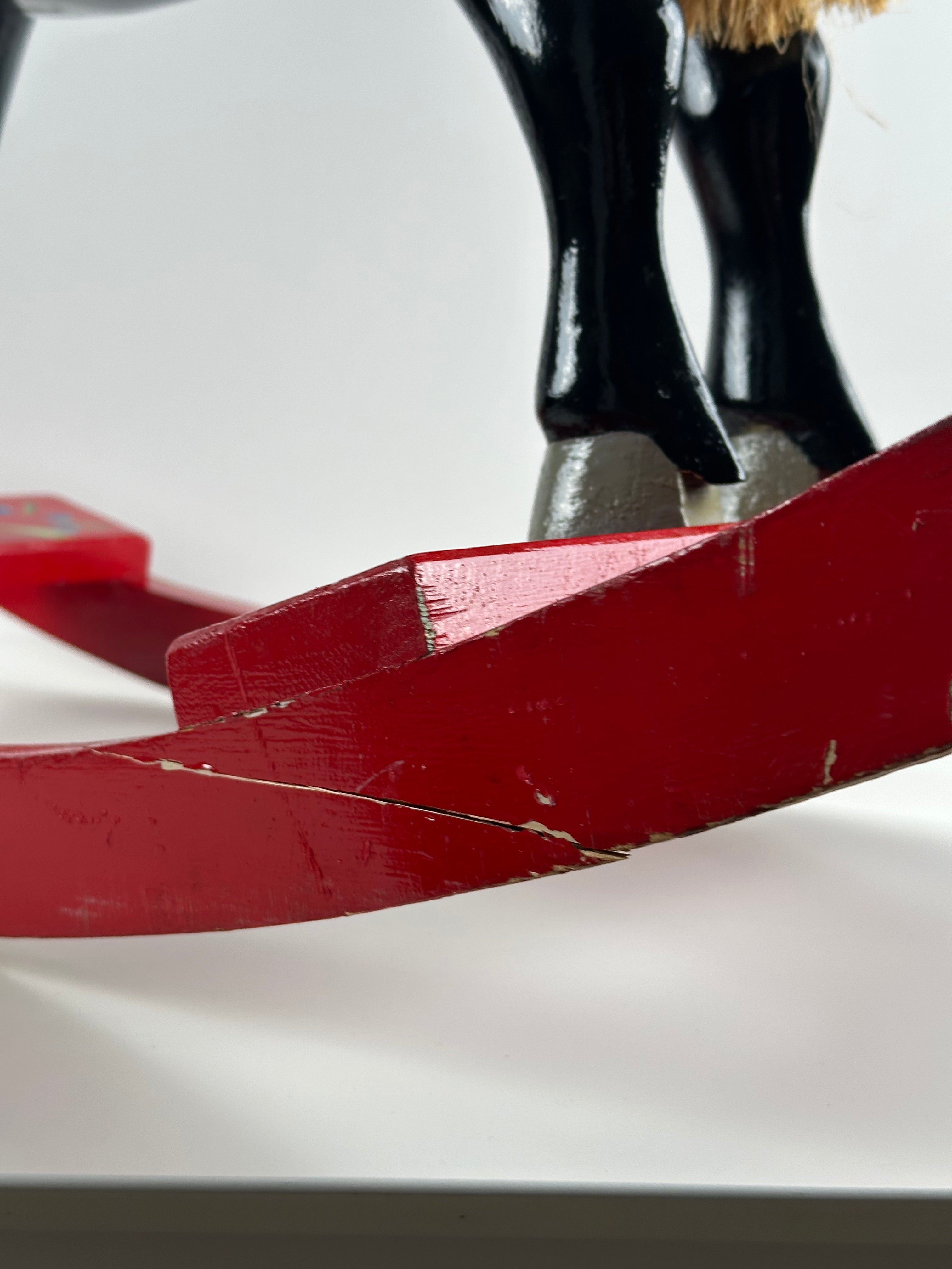 Norjalainen puinen keinuhevonen – 90 cm