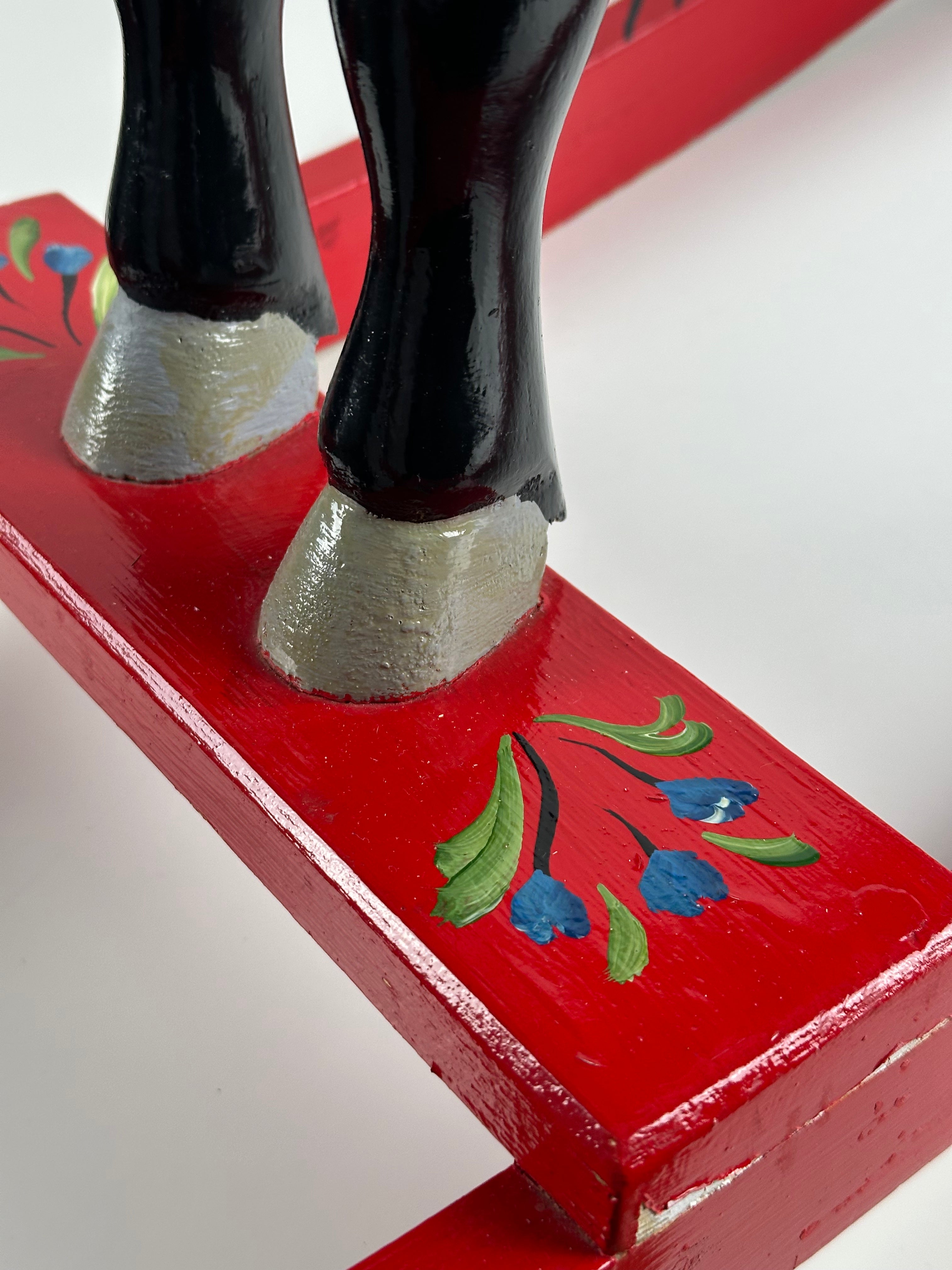 Norjalainen puinen keinuhevonen – 90 cm