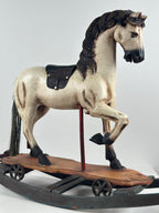 Vintage keinuhvonen alustalla – 1950–60-luku – 86 cm
