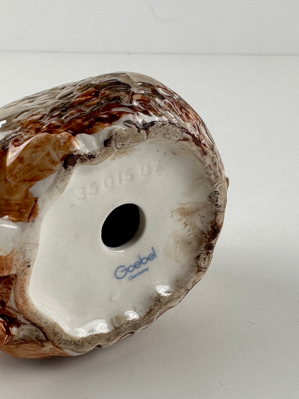 Goebel Siili – Käsinmaalattu keraaminen figuuri (Saksa)