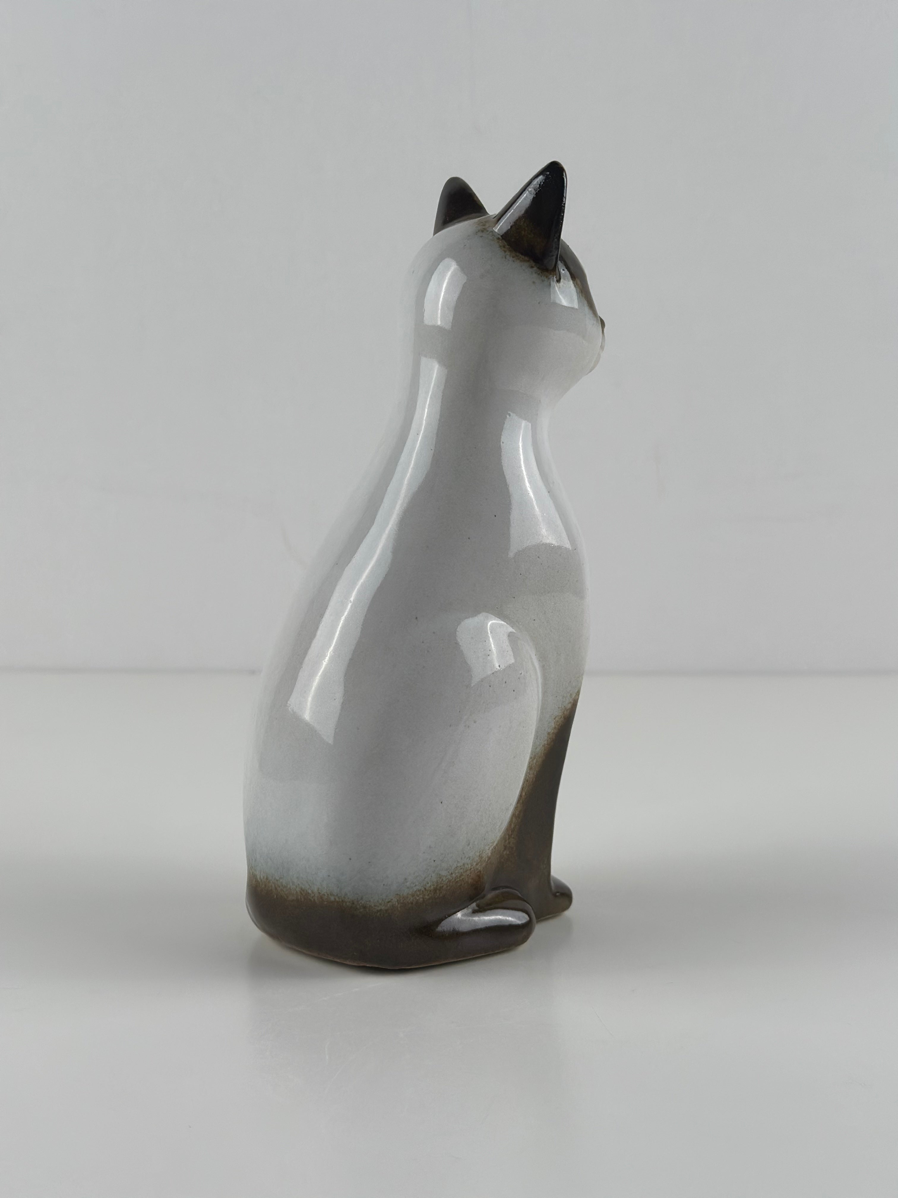 Tilgmans EGO – Stengods-kissafiguuri, 19 cm