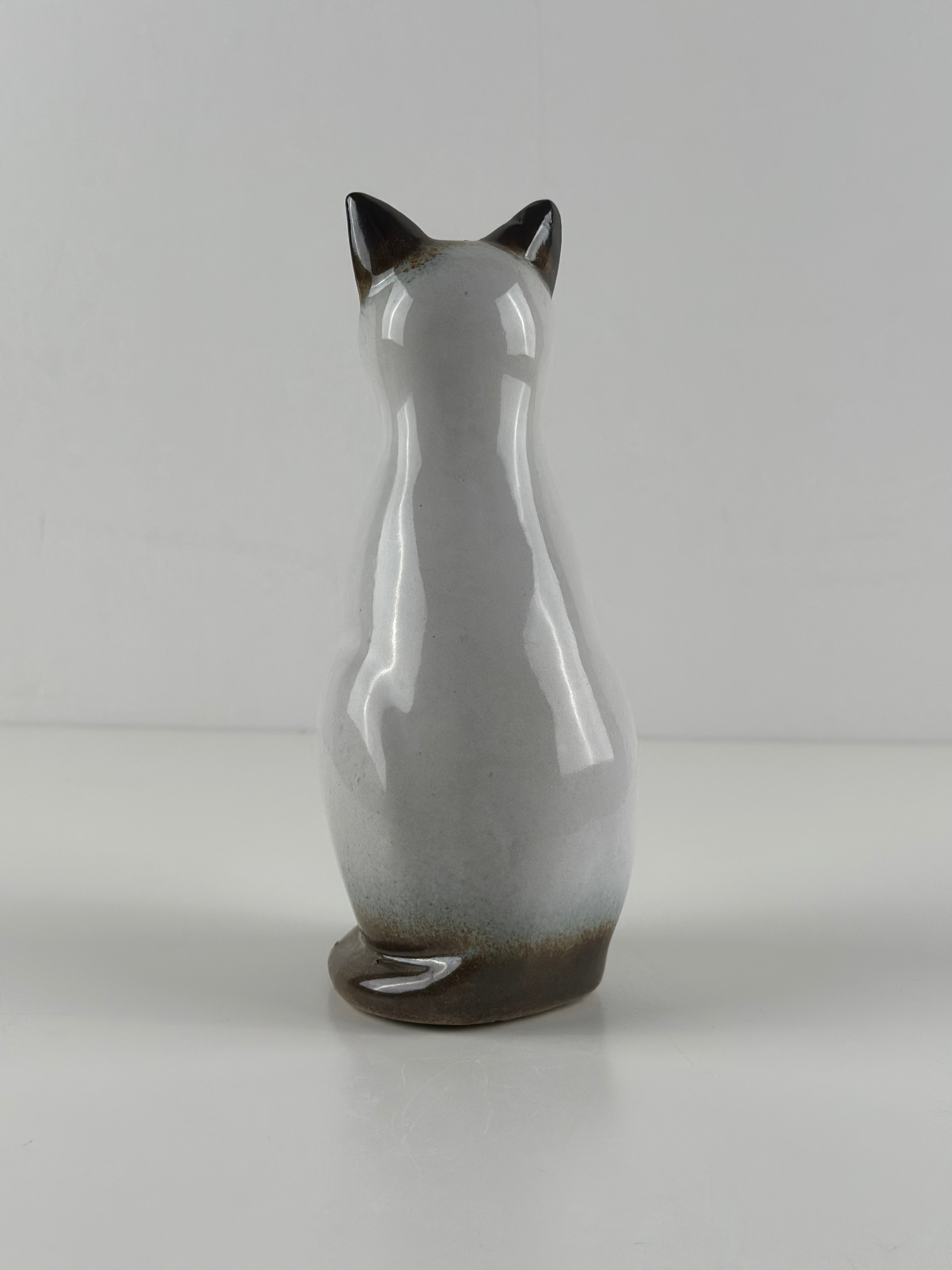 Tilgmans EGO – Stengods-kissafiguuri, 19 cm