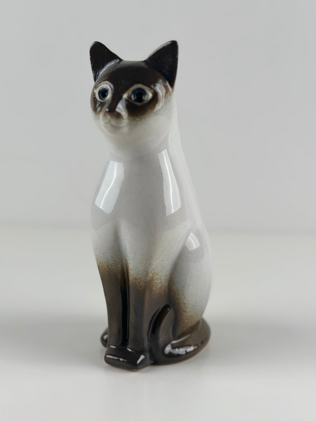 Tilgmans EGO – Stengods-kissafiguuri, 19 cm