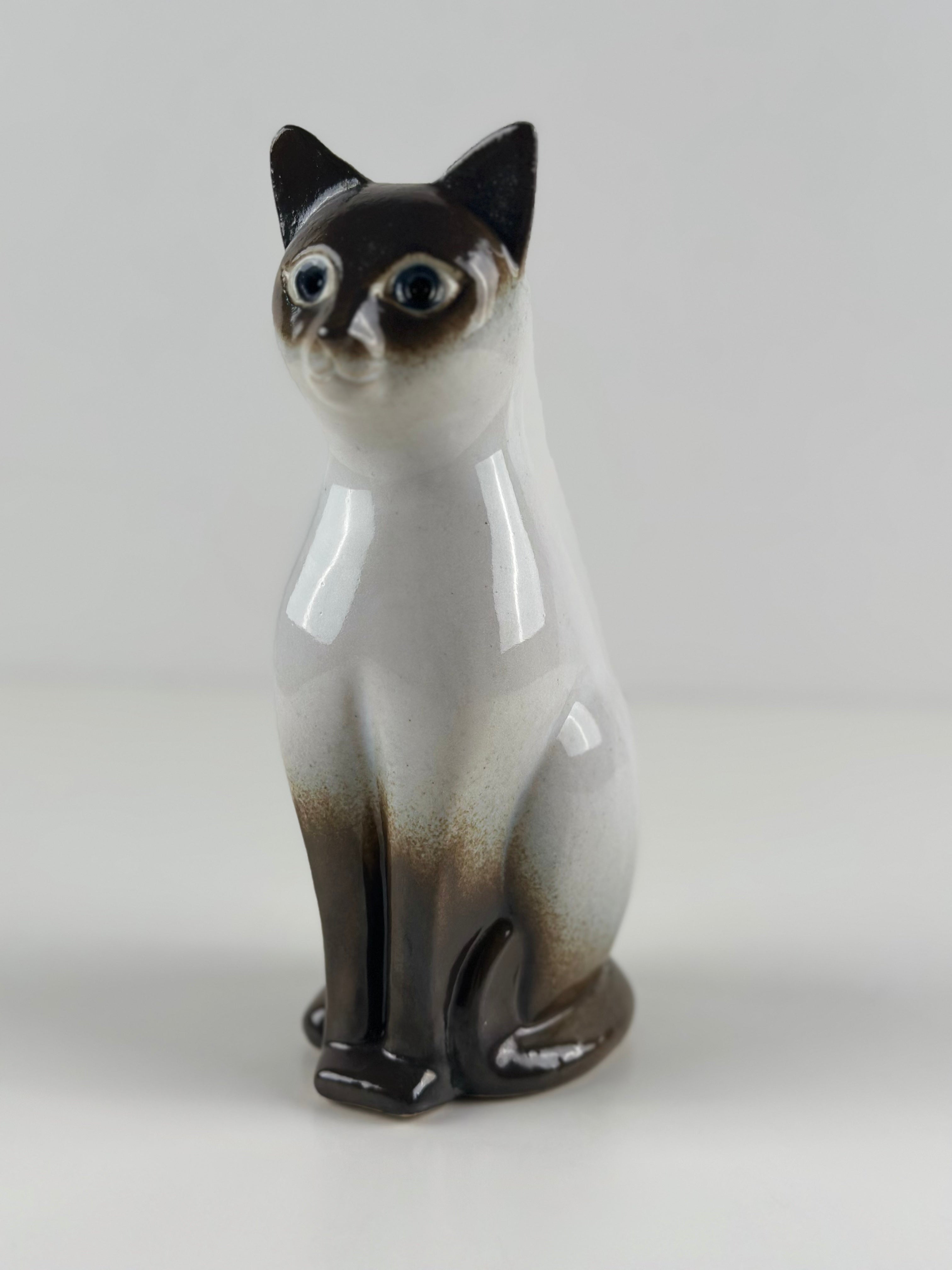 Tilgmans EGO – Stengods-kissafiguuri, 19 cm