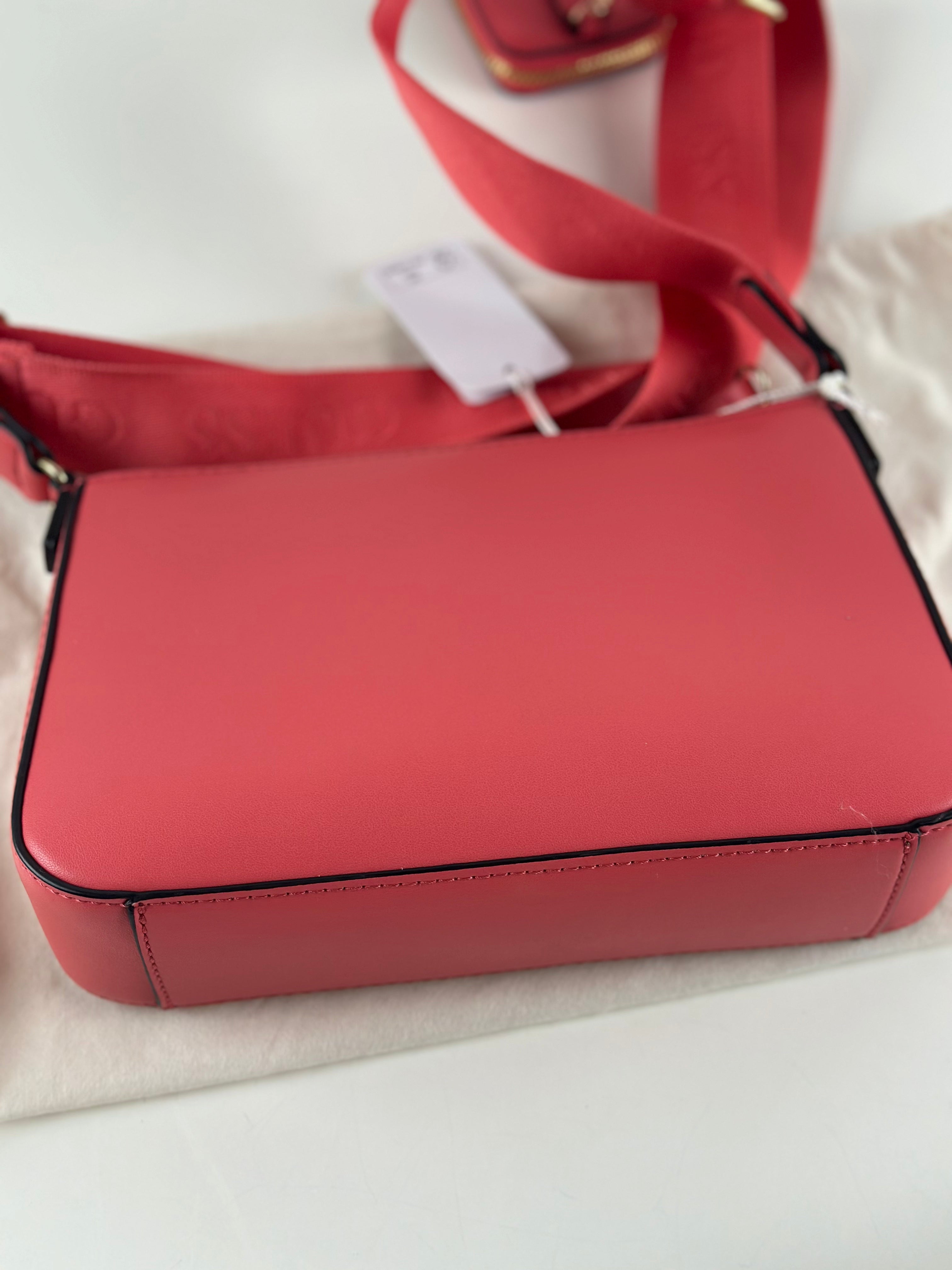 GUESS Beacon Falls Mini Top Zip Xbody – uusi, laput kiinni