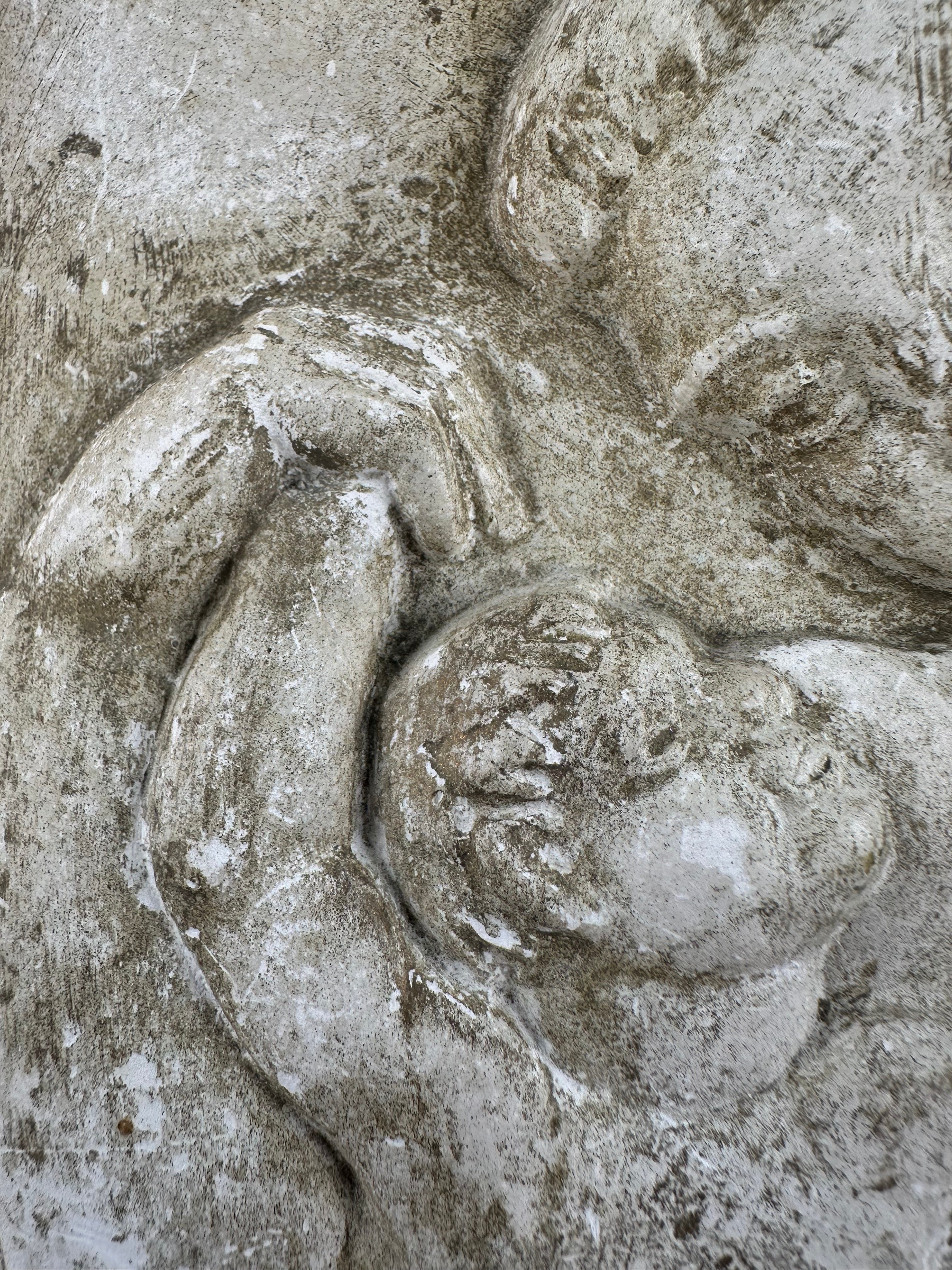 Seinäreliefi “Äiti ja lapsi” – signeerattu E.R. 46