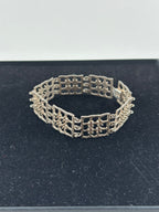 Kultaseppä Salovaara – hopeinen design-rannekoru (925H)