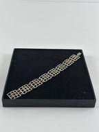 Kultaseppä Salovaara – hopeinen design-rannekoru (925H)