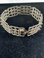 Kultaseppä Salovaara – hopeinen design-rannekoru (925H)