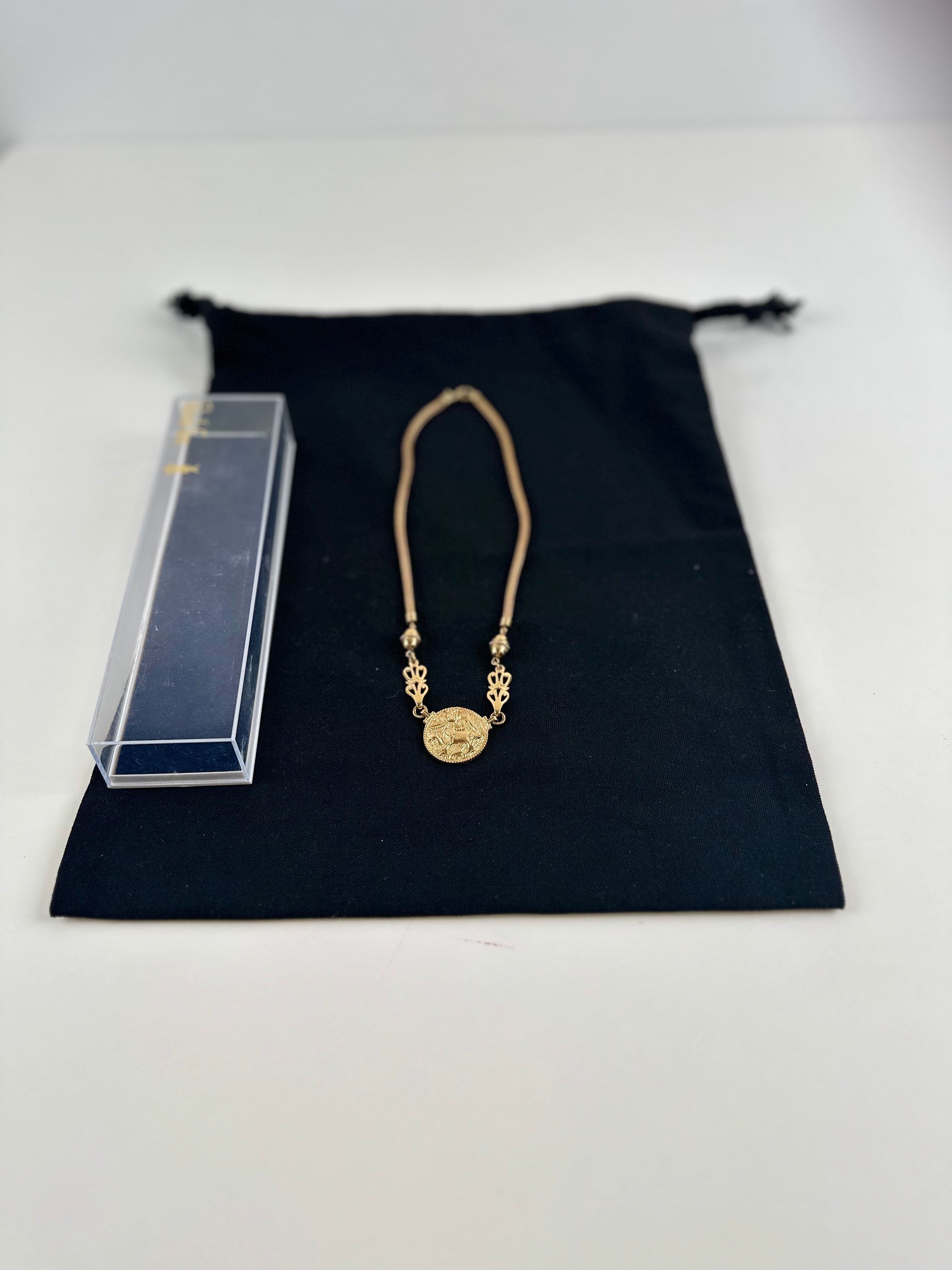 Aurinkoleijona – 18K kultainen kaulakoru