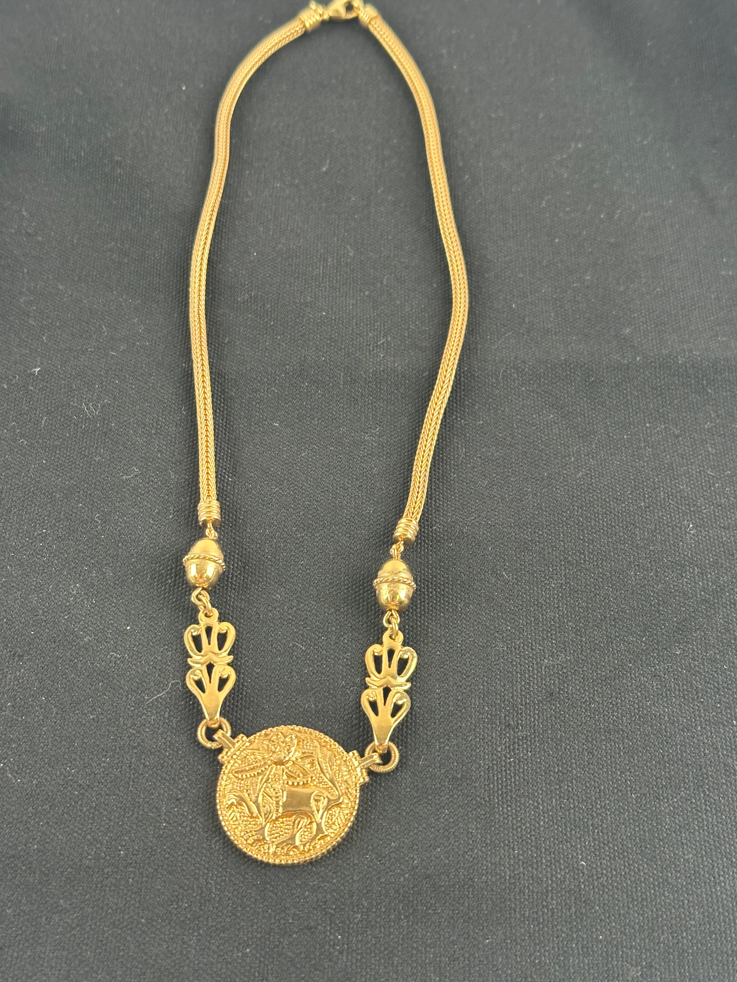 Aurinkoleijona – 18K kultainen kaulakoru