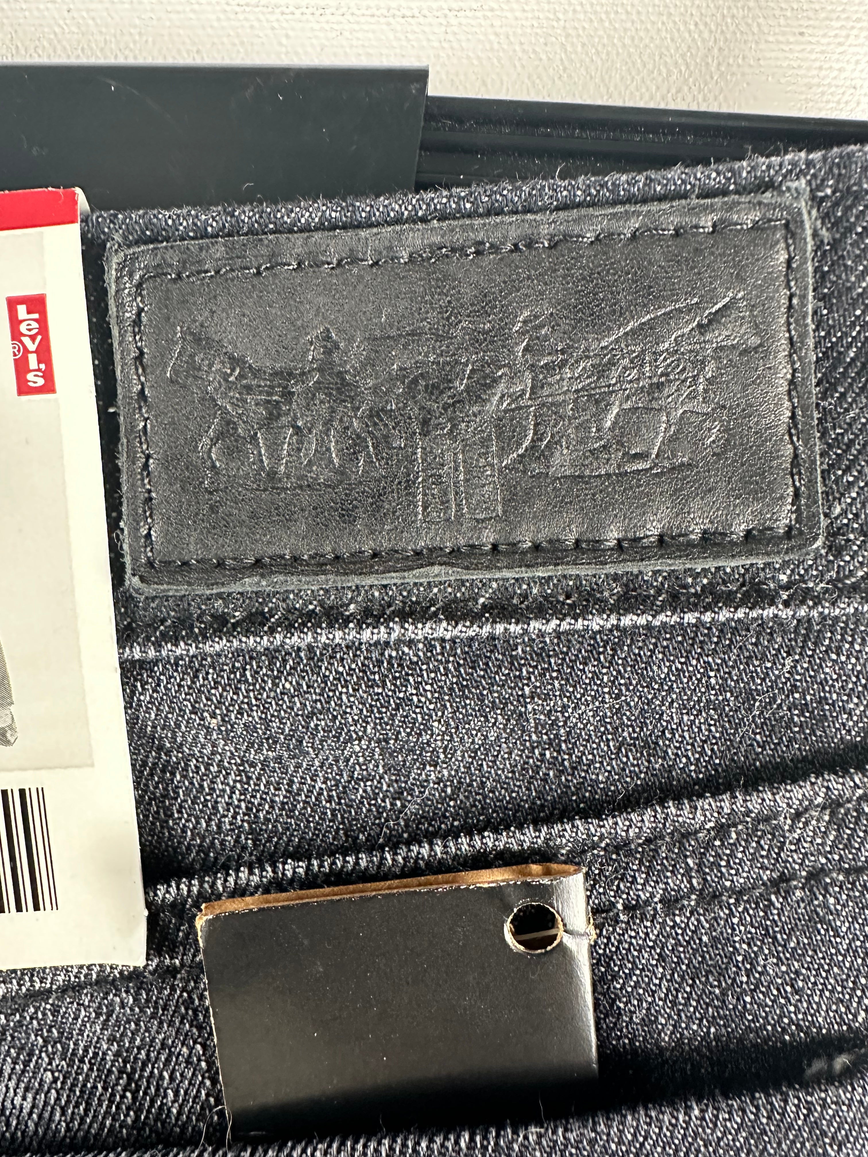 Levi’s 627 Straight Fit farkut – koko W31/L34 (uusi)