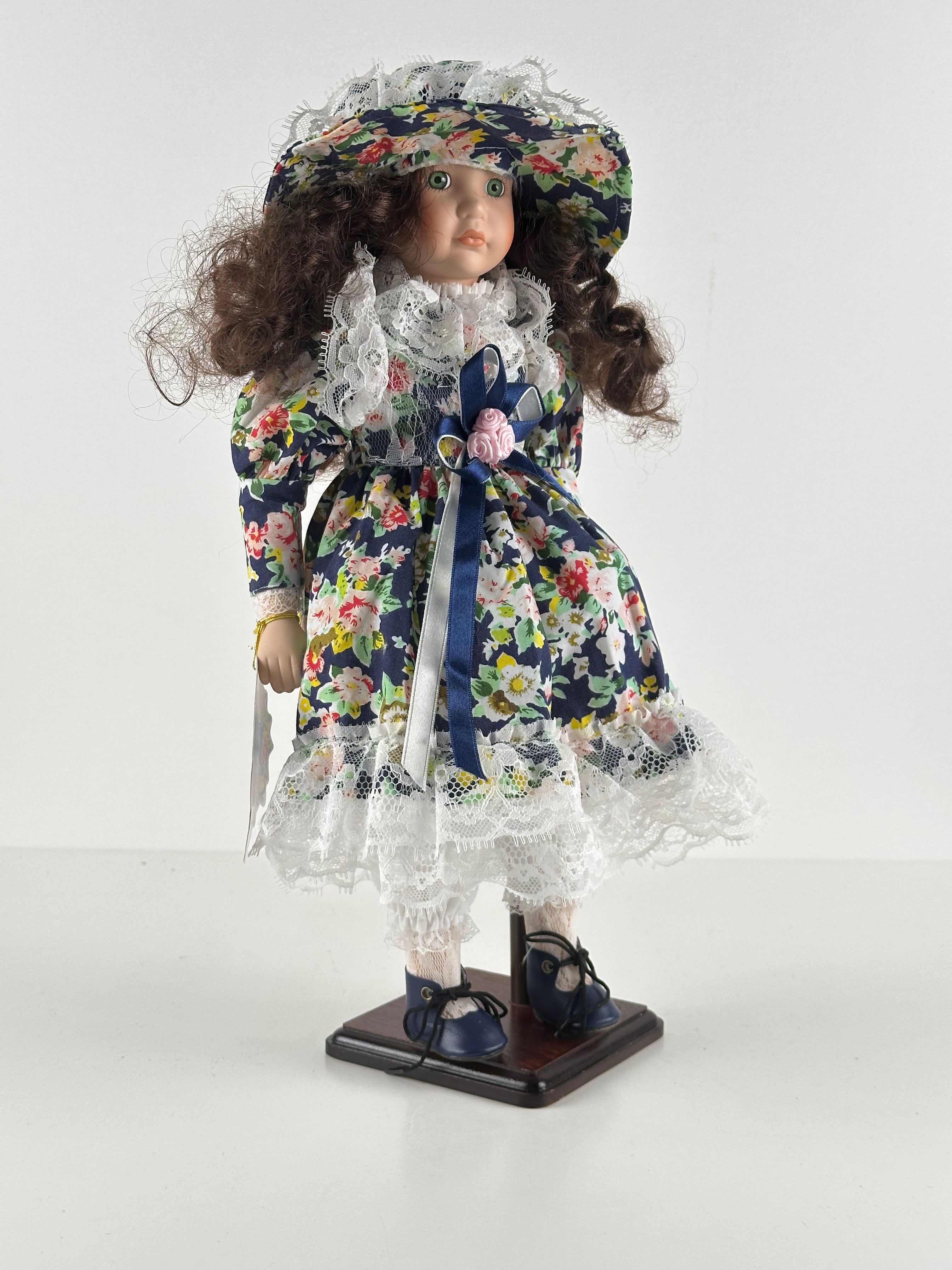 Posliinikoristenukke 42 cm – Promenade Collection