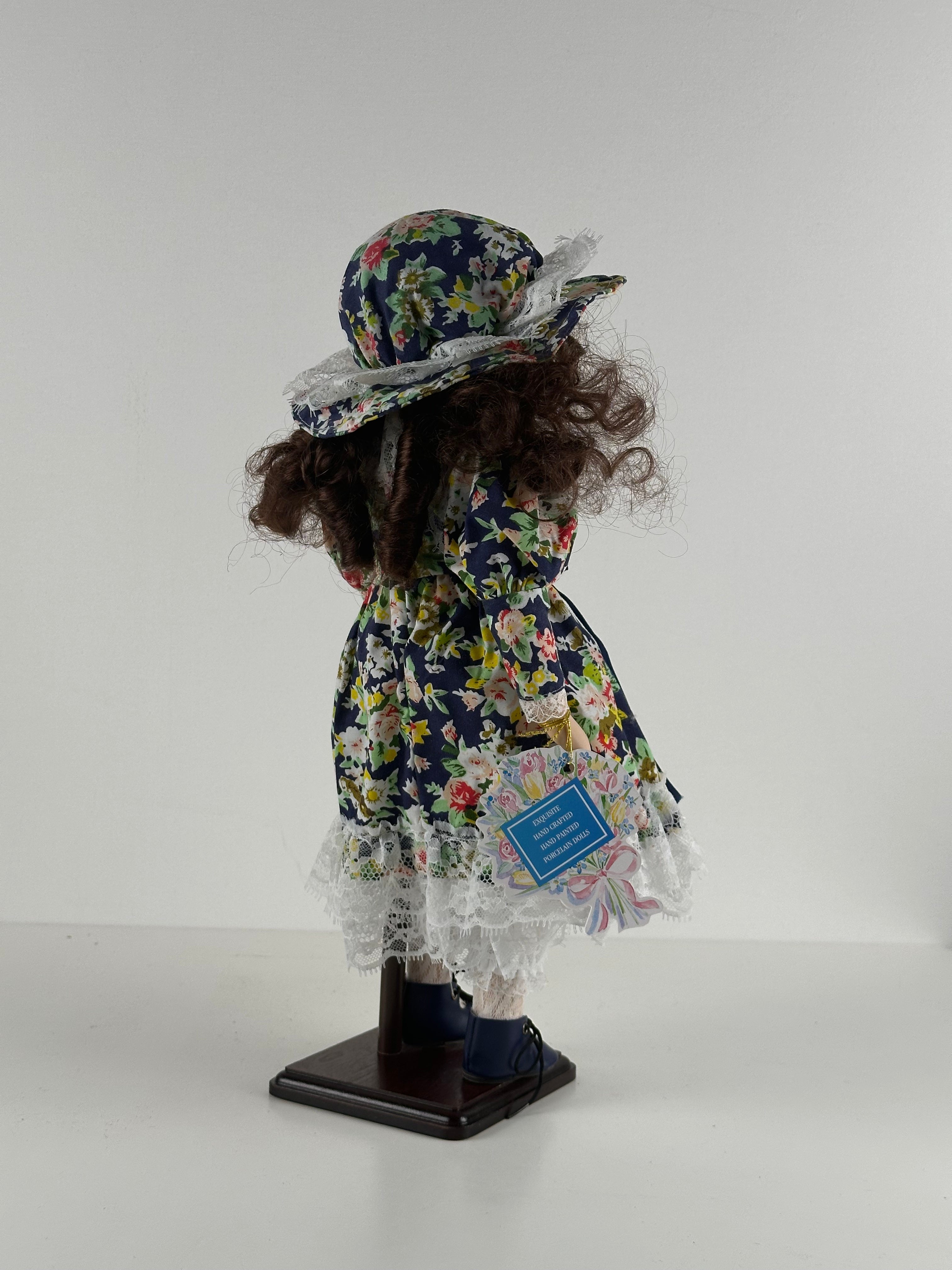 Posliinikoristenukke 42 cm – Promenade Collection