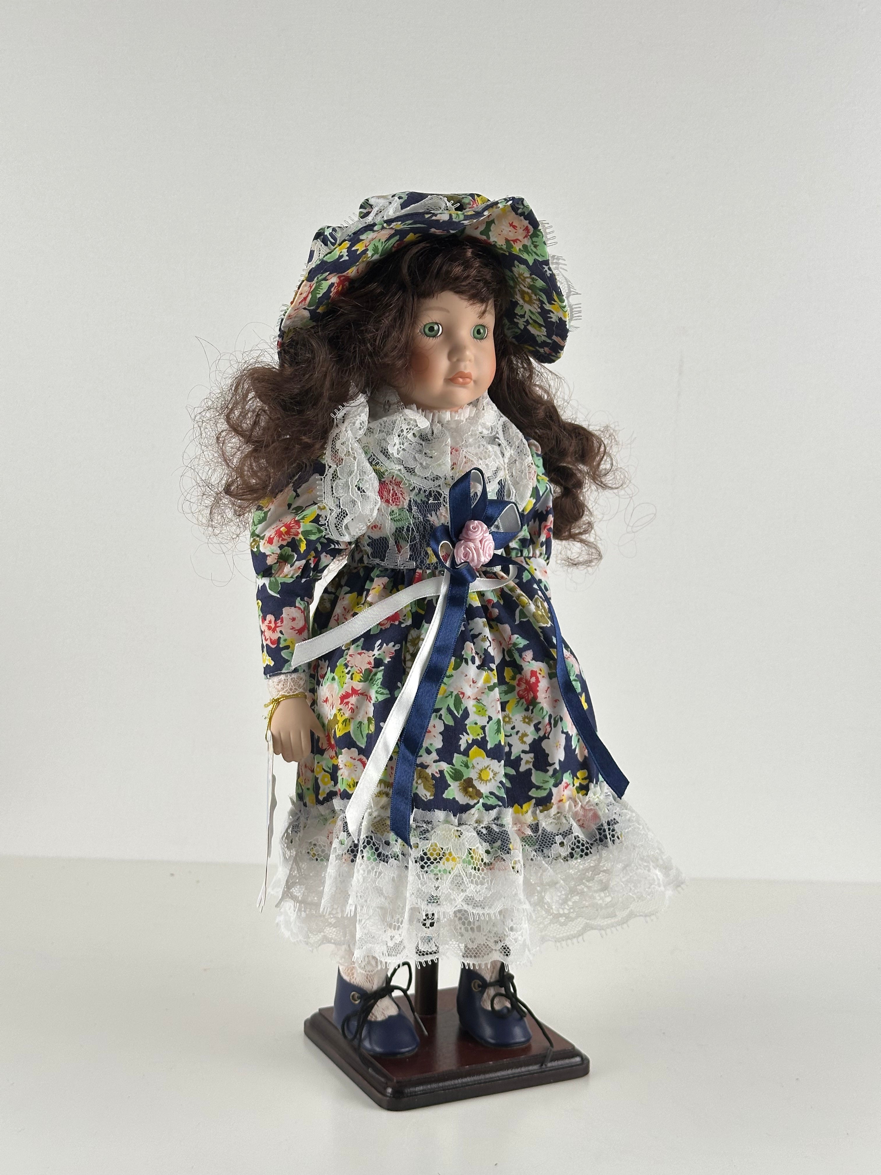 Posliinikoristenukke 42 cm – Promenade Collection