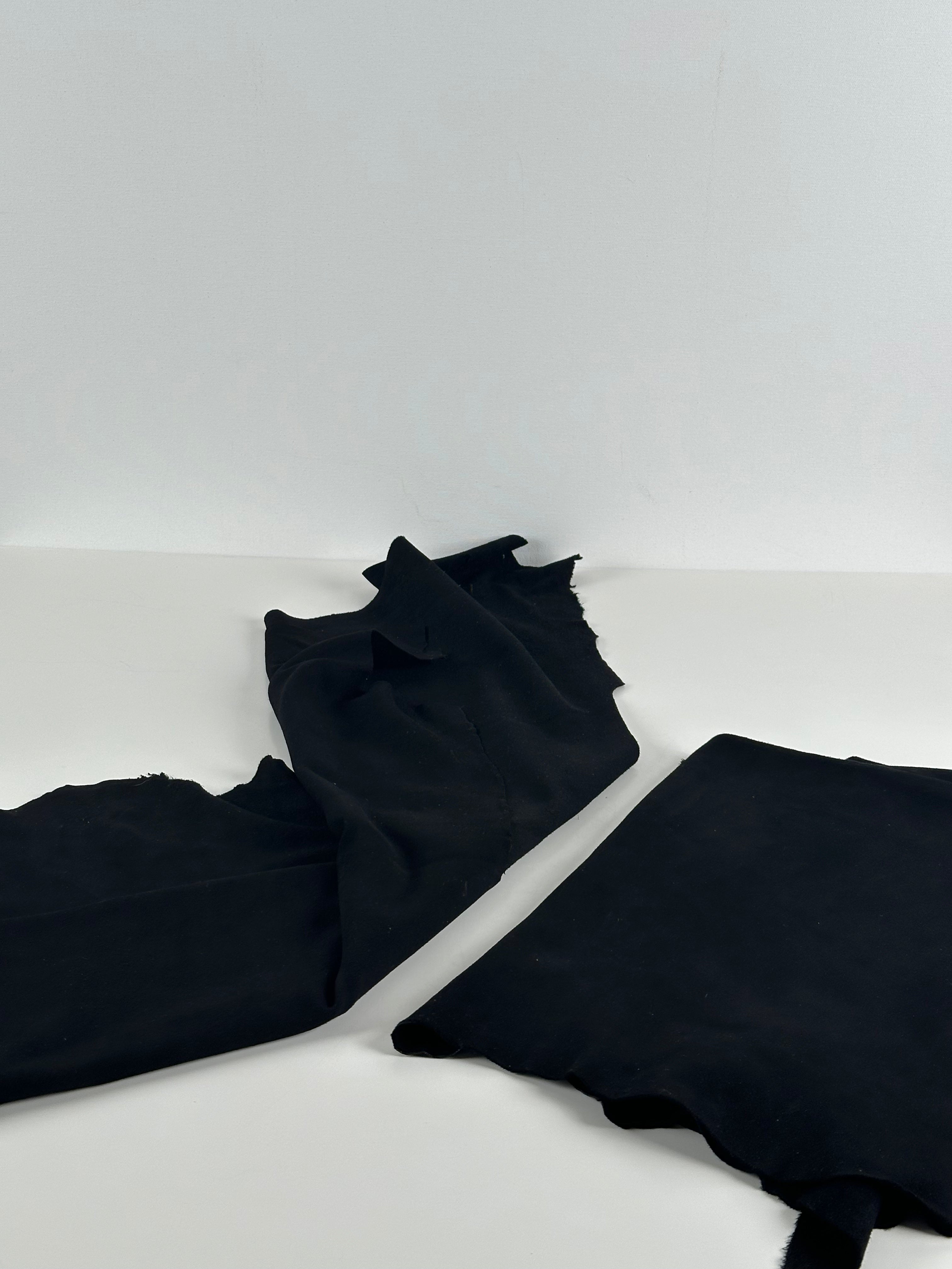 Aito mokkanahka – Goat Suede Black (1 vuota)