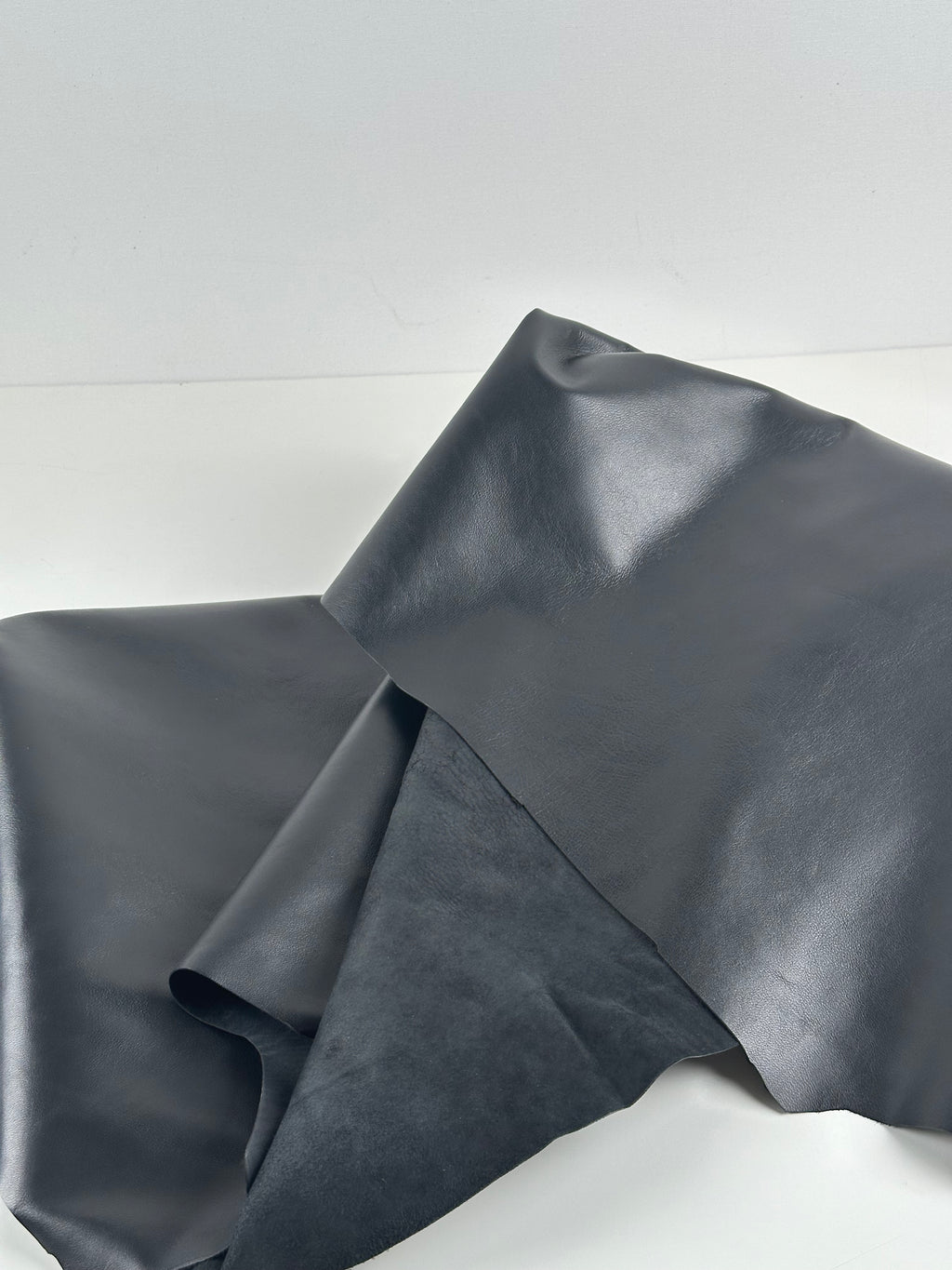 Aito lampaan nahka – Valencia Soft Lamb Black (1 vuota)