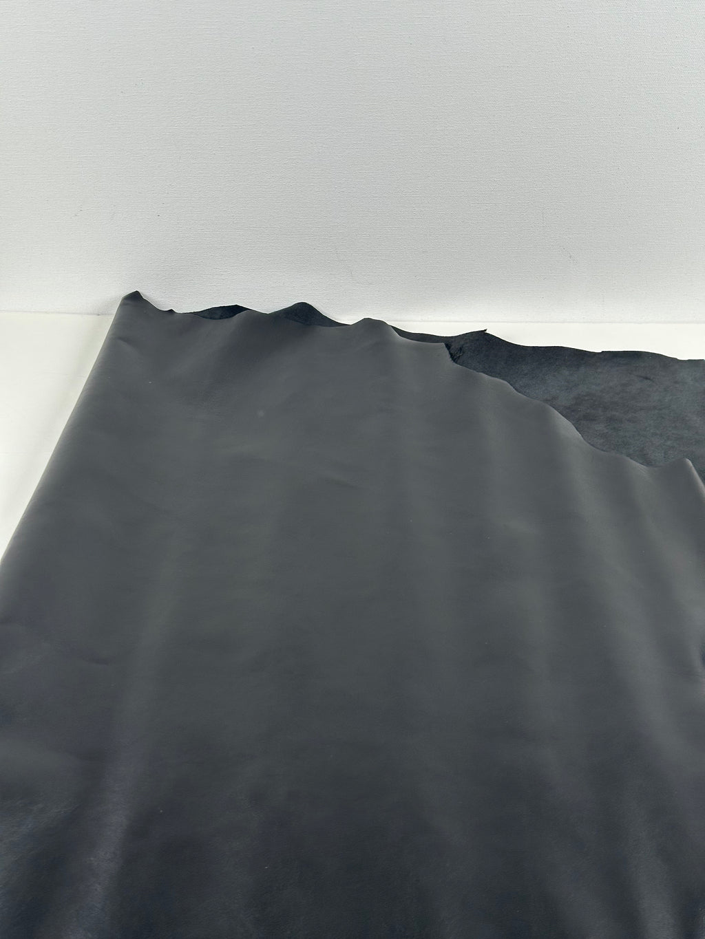 Aito lampaan nahka – Valencia Soft Lamb Black (1 vuota)