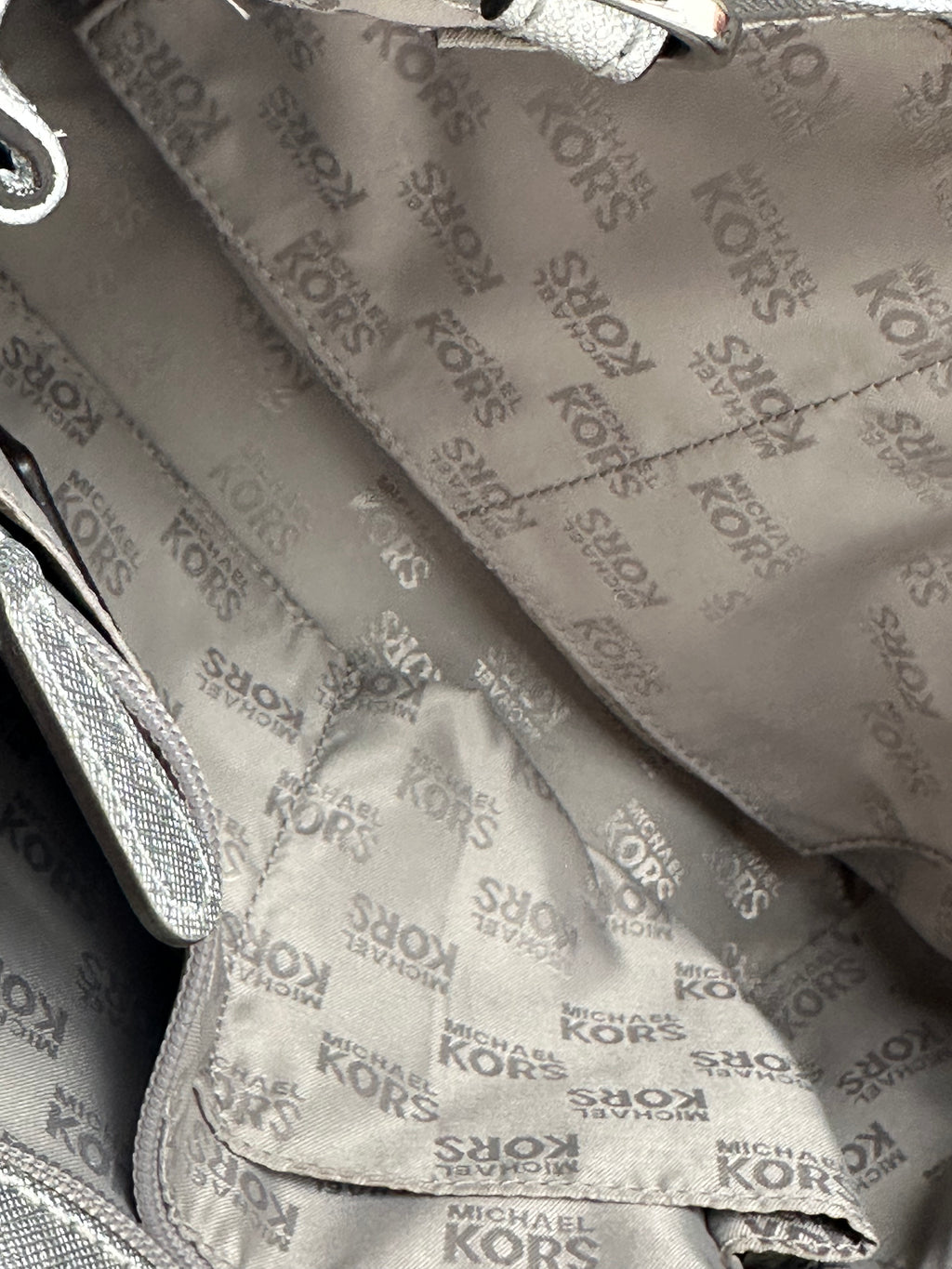 Michael Kors – hopea saffiano nahkalaukku