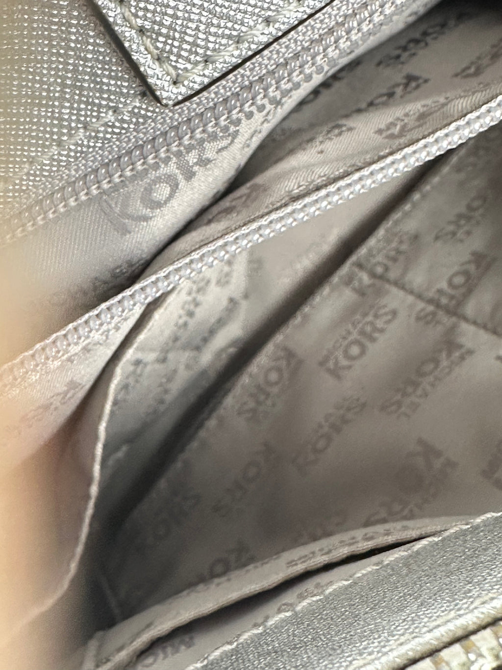 Michael Kors – hopea saffiano nahkalaukku