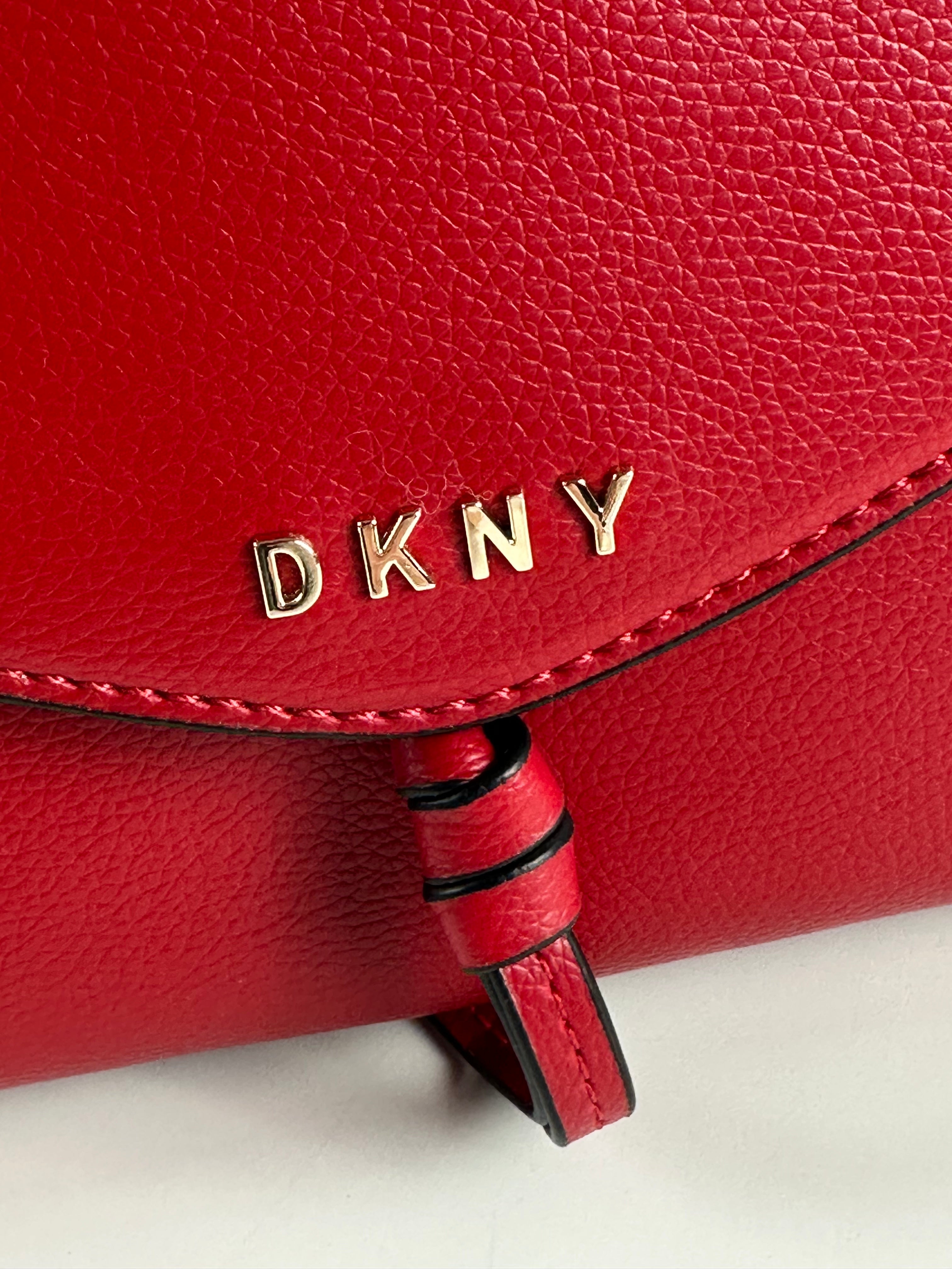 DKNY Lolita Flap Crossbody – punainen