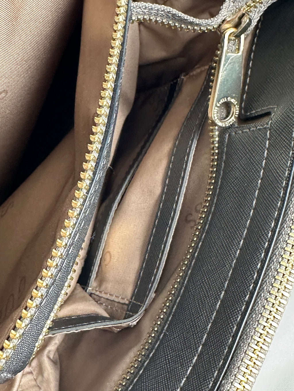 Michael Kors – hopea saffiano nahkalaukku