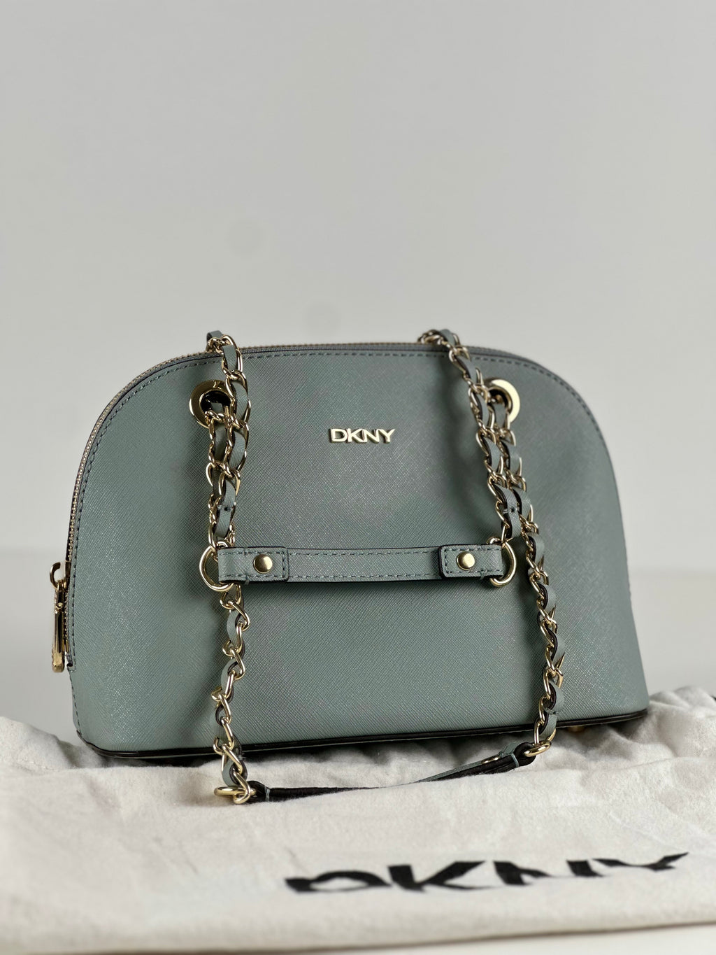 DKNY saffiano nahkalaukku