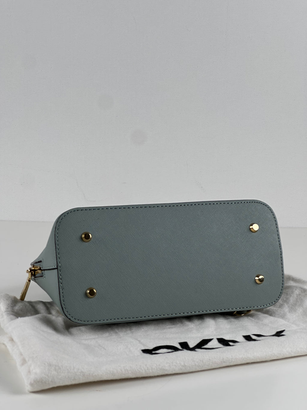 DKNY saffiano nahkalaukku