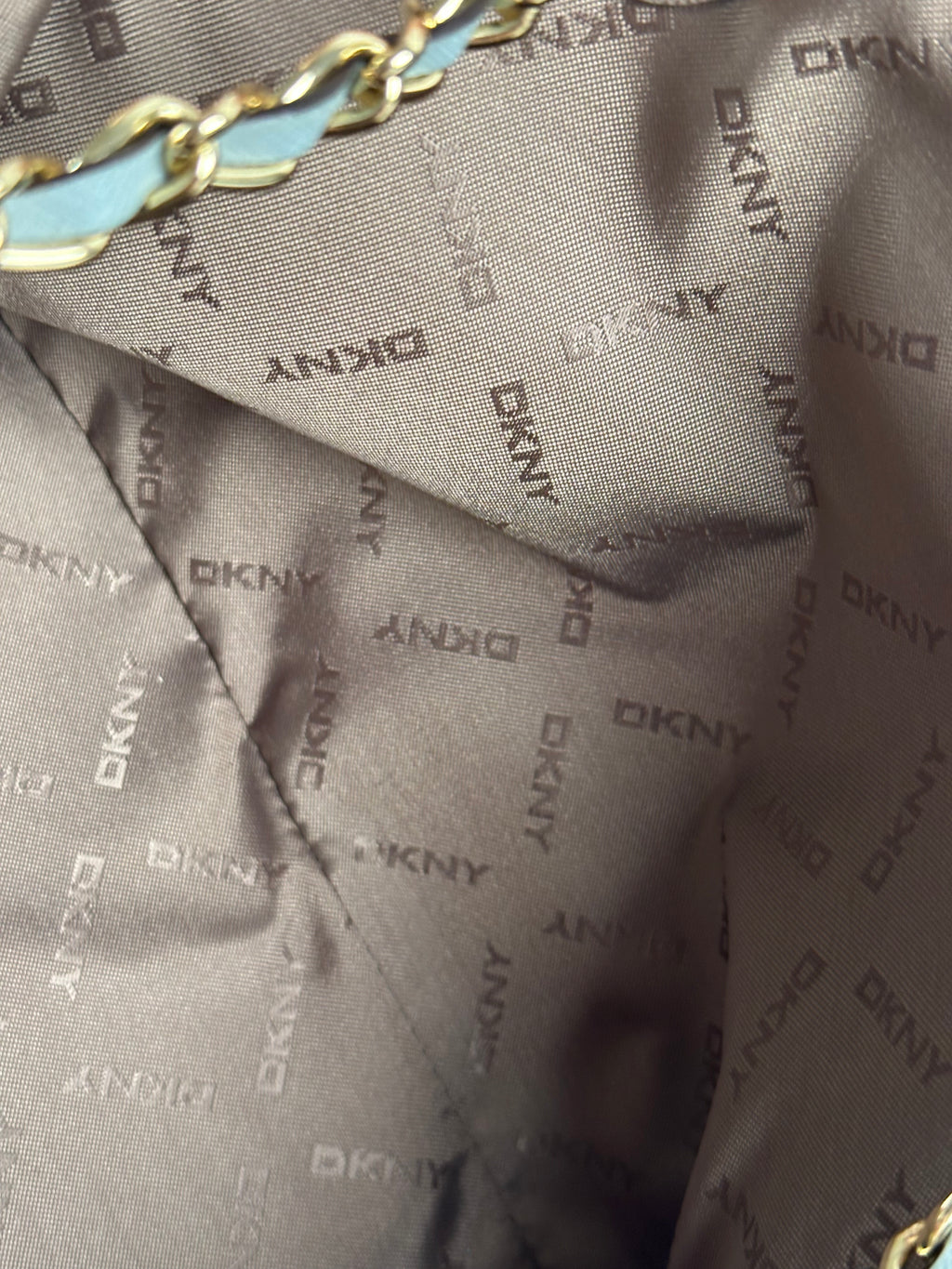 DKNY saffiano nahkalaukku