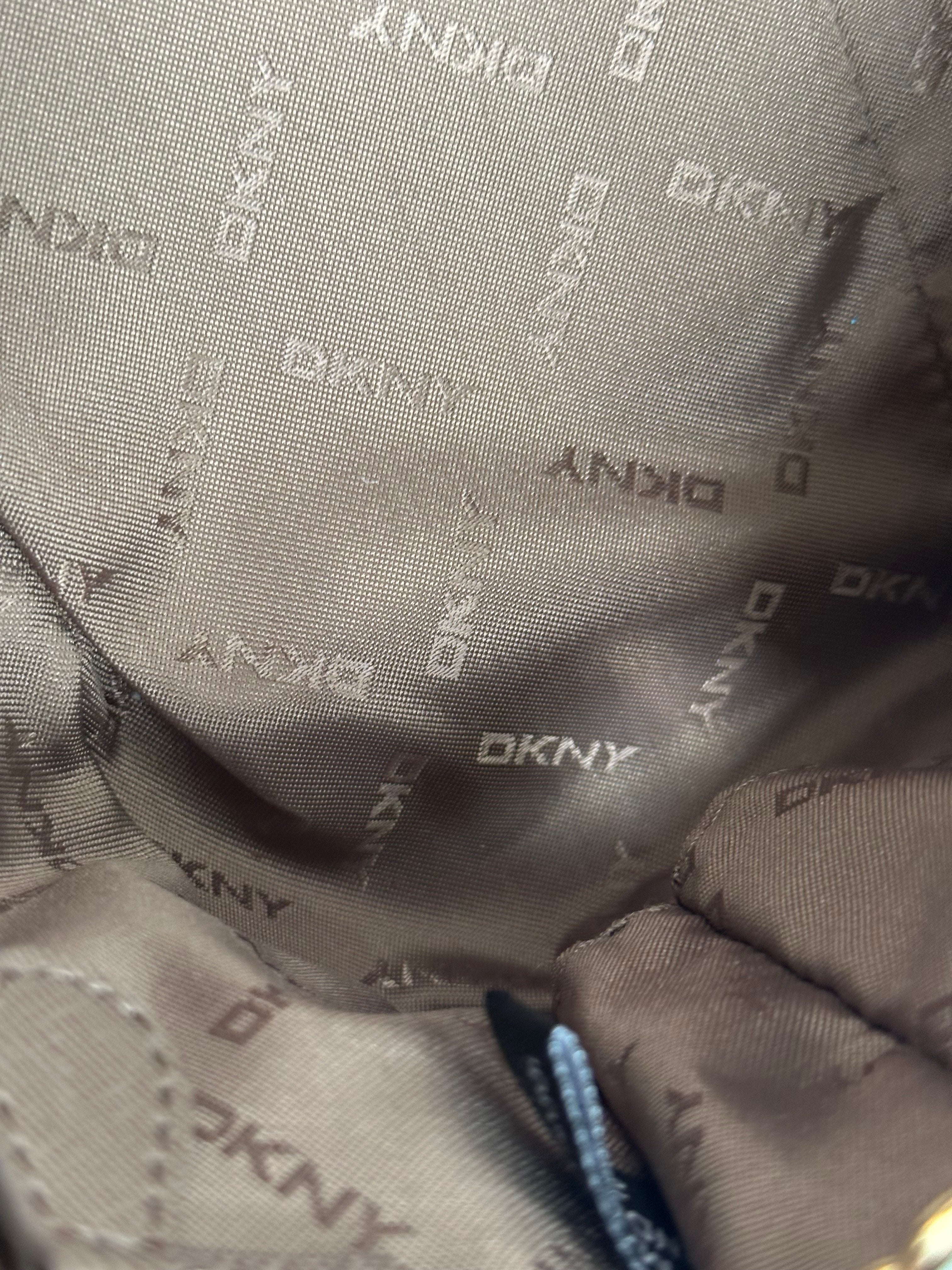 DKNY saffiano nahkalaukku