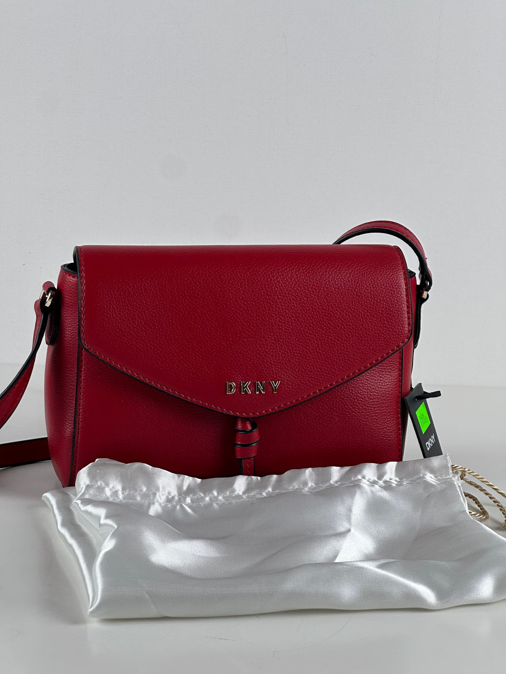 DKNY Lolita Flap Crossbody – punainen