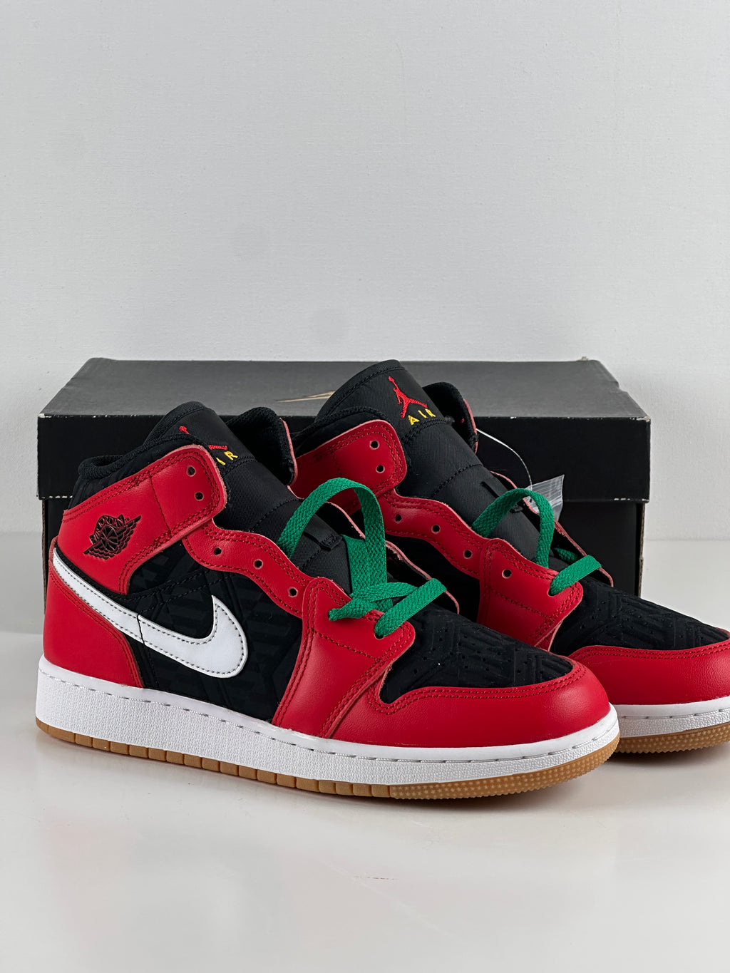 Air Jordan 1 Mid SE (GS) – Black / Fire Red / Malachite – EU 38