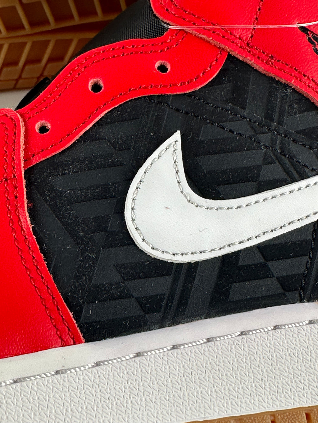 Air Jordan 1 Mid SE (GS) – Black / Fire Red / Malachite – EU 38