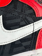 Air Jordan 1 Mid SE (GS) – Black / Fire Red / Malachite – EU 38