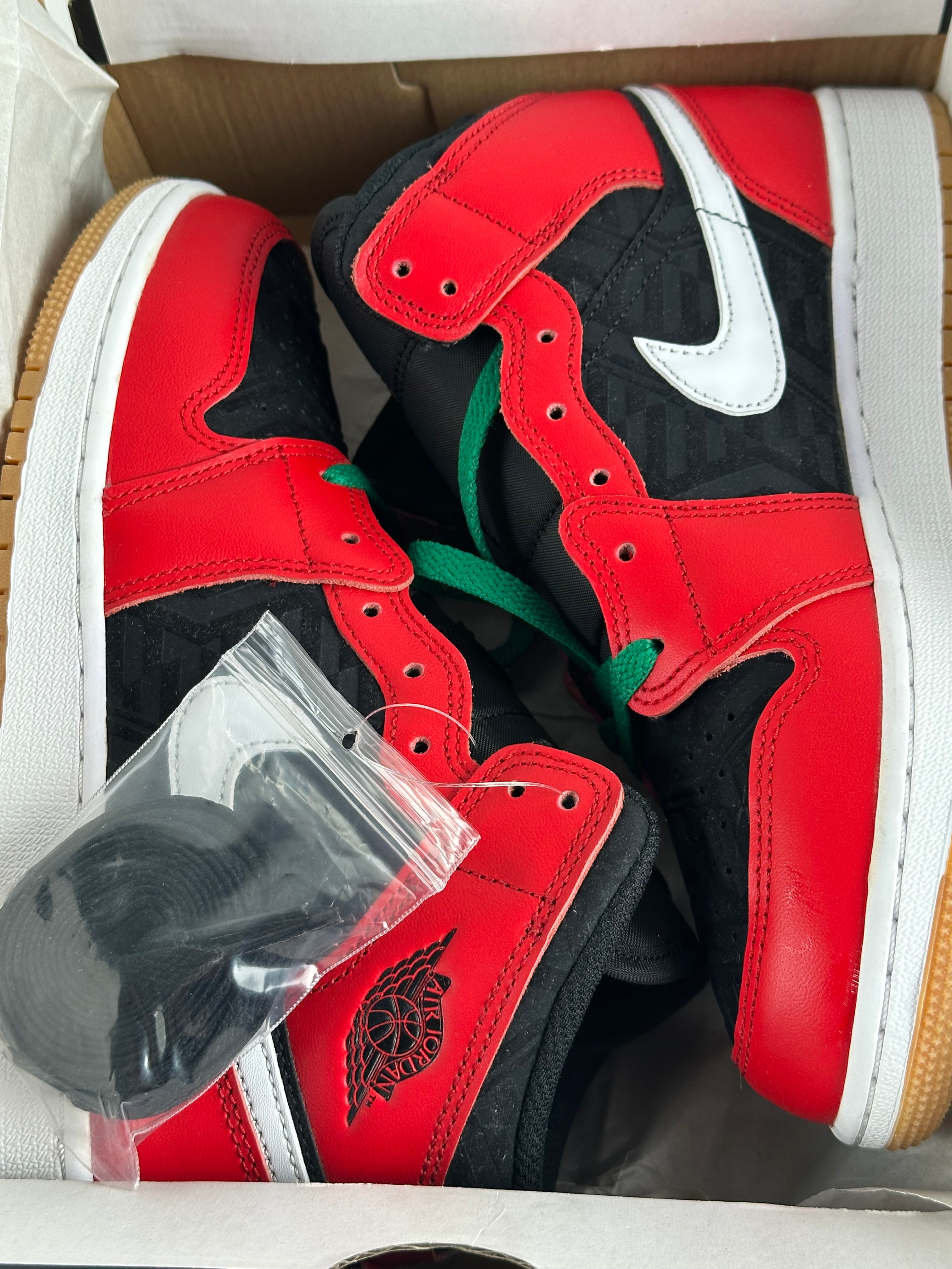 Air Jordan 1 Mid SE (GS) – Black / Fire Red / Malachite – EU 38