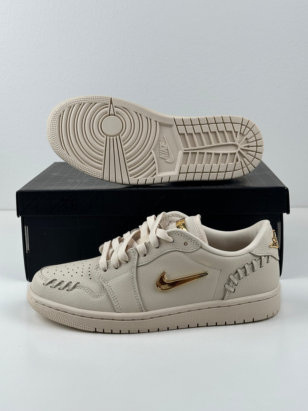 WMNS Air Jordan 1 MM Low "Legend Dune / Metallic Gold"