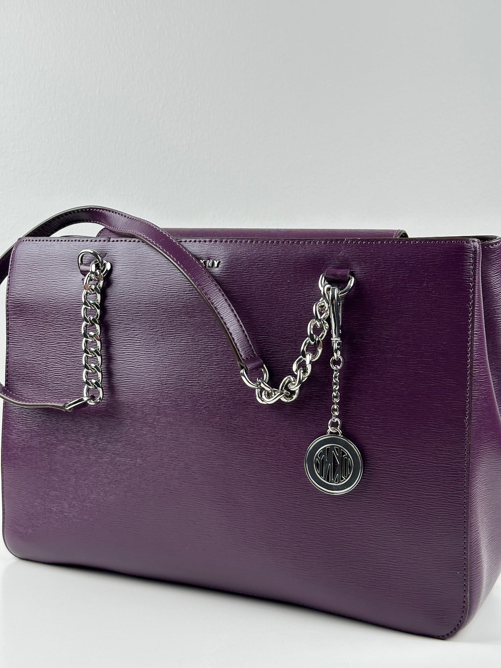 DKNY – luumunvioletti nahkainen käsilaukku