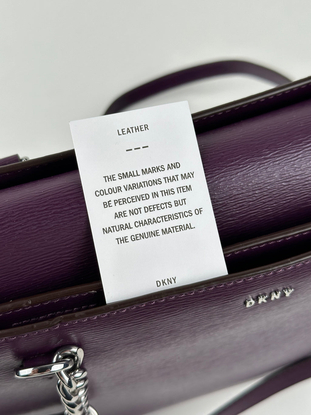 DKNY – luumunvioletti nahkainen käsilaukku