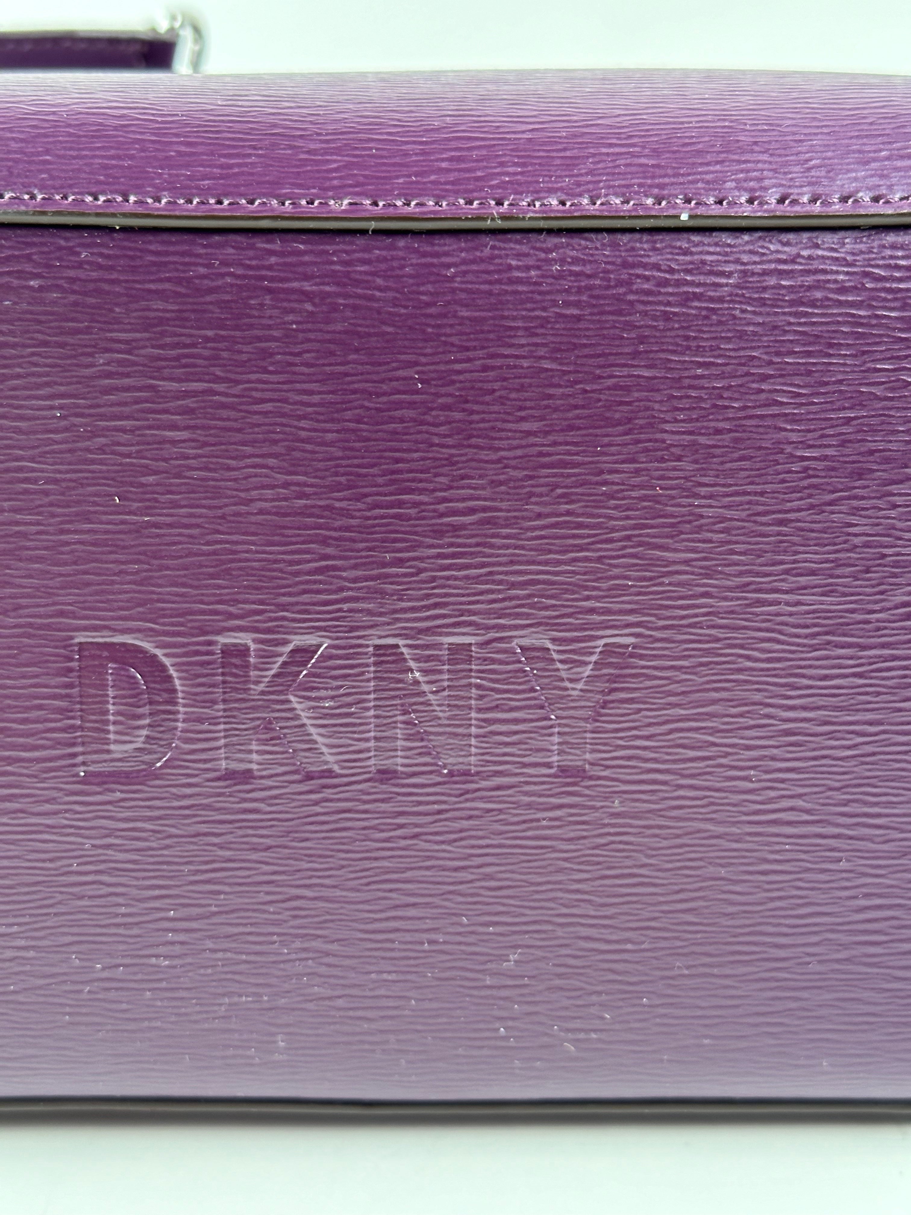 DKNY – luumunvioletti nahkainen käsilaukku