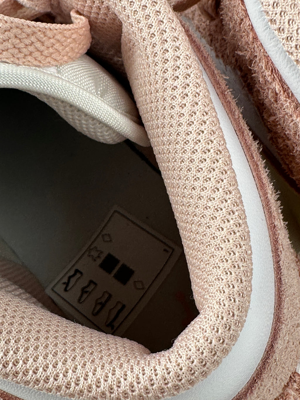 Air Jordan 1 Mid SE (GS) – Legend Pink (EU 38)