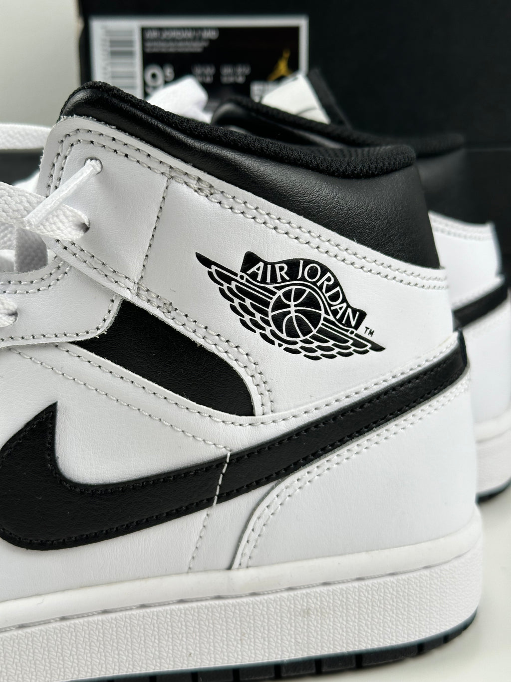 Air Jordan 1 Mid White/Black