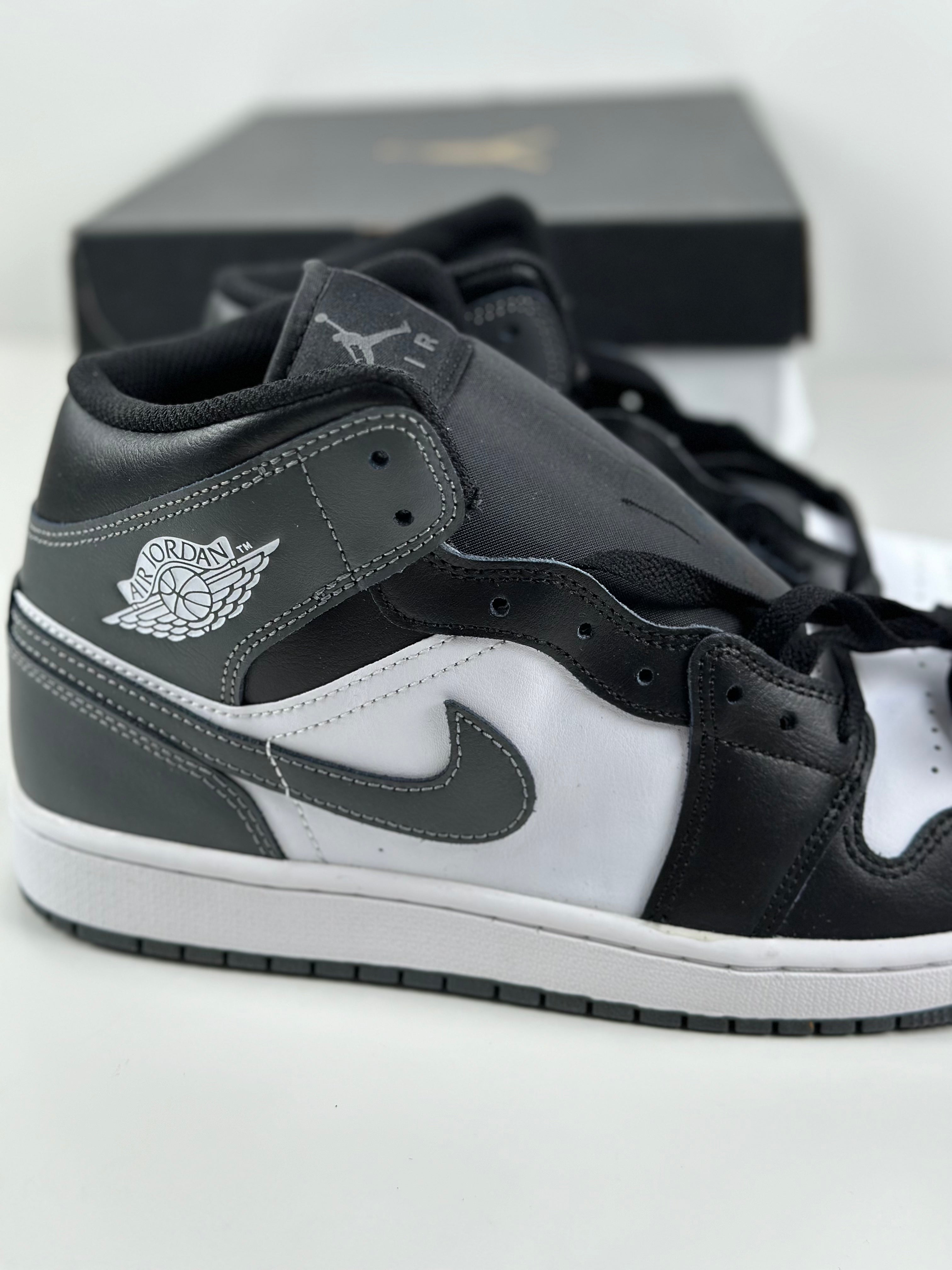 Air Jordan 1 Mid "Black/White-Grey"
