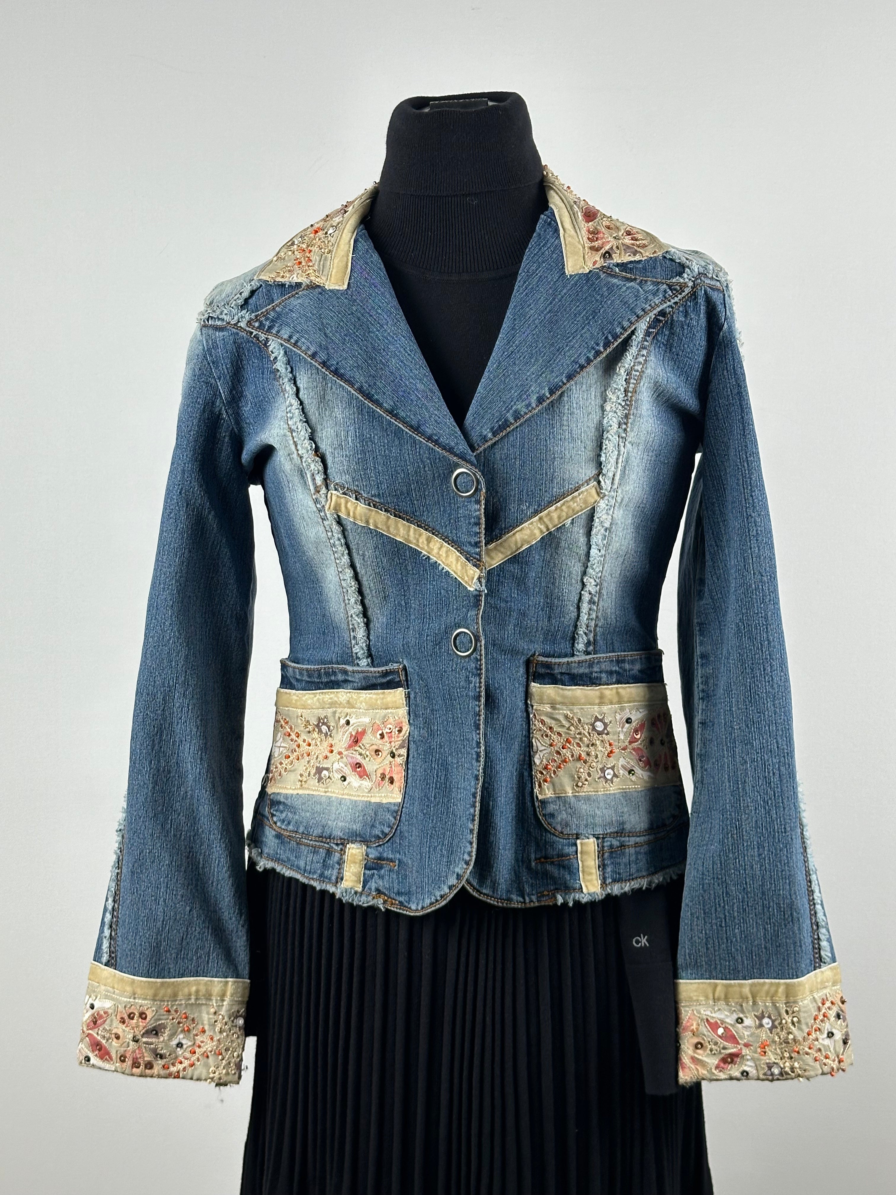 ✨ Gamino Paris – helmikirjailtu farkkutakki