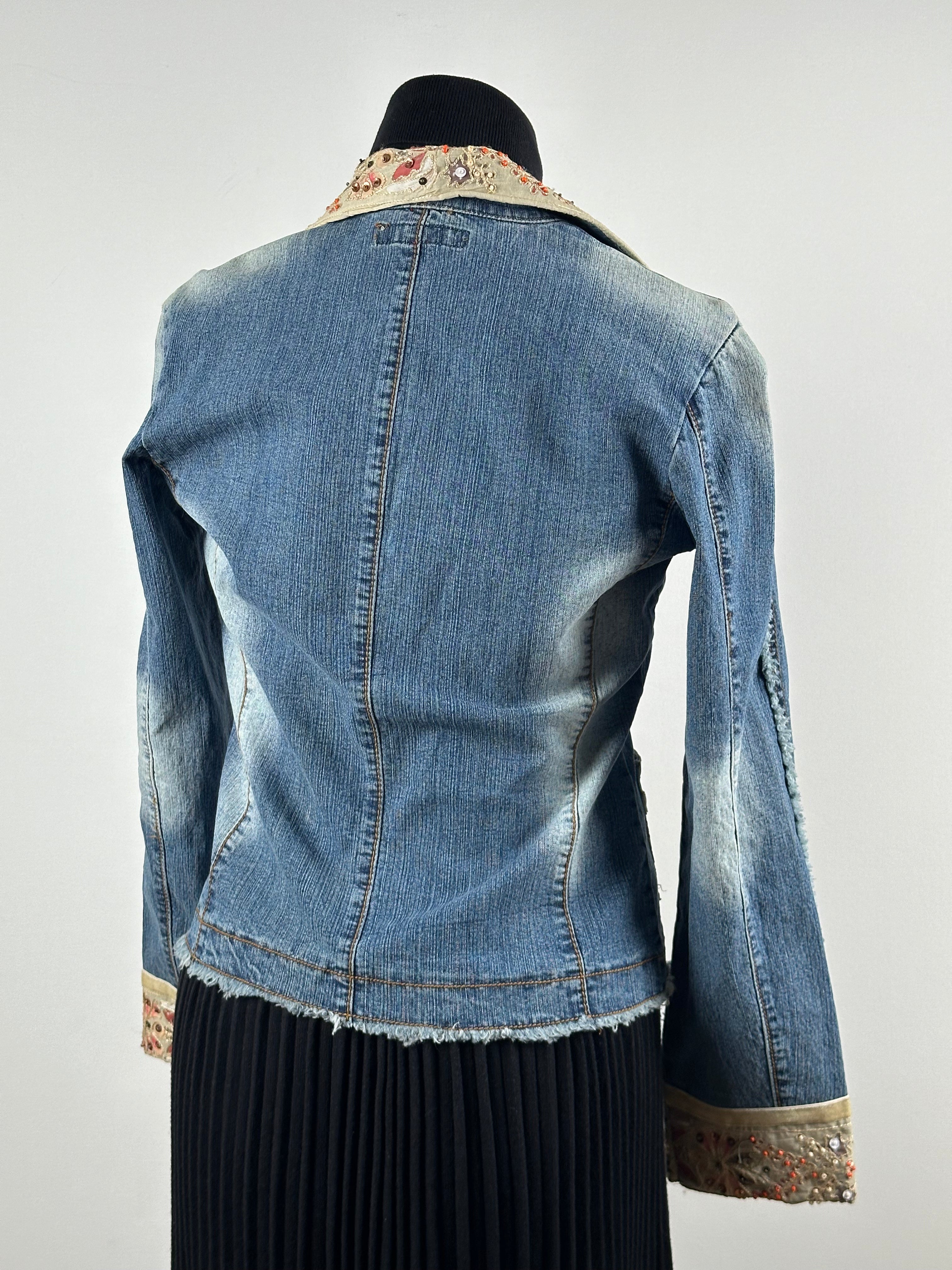 ✨ Gamino Paris – helmikirjailtu farkkutakki