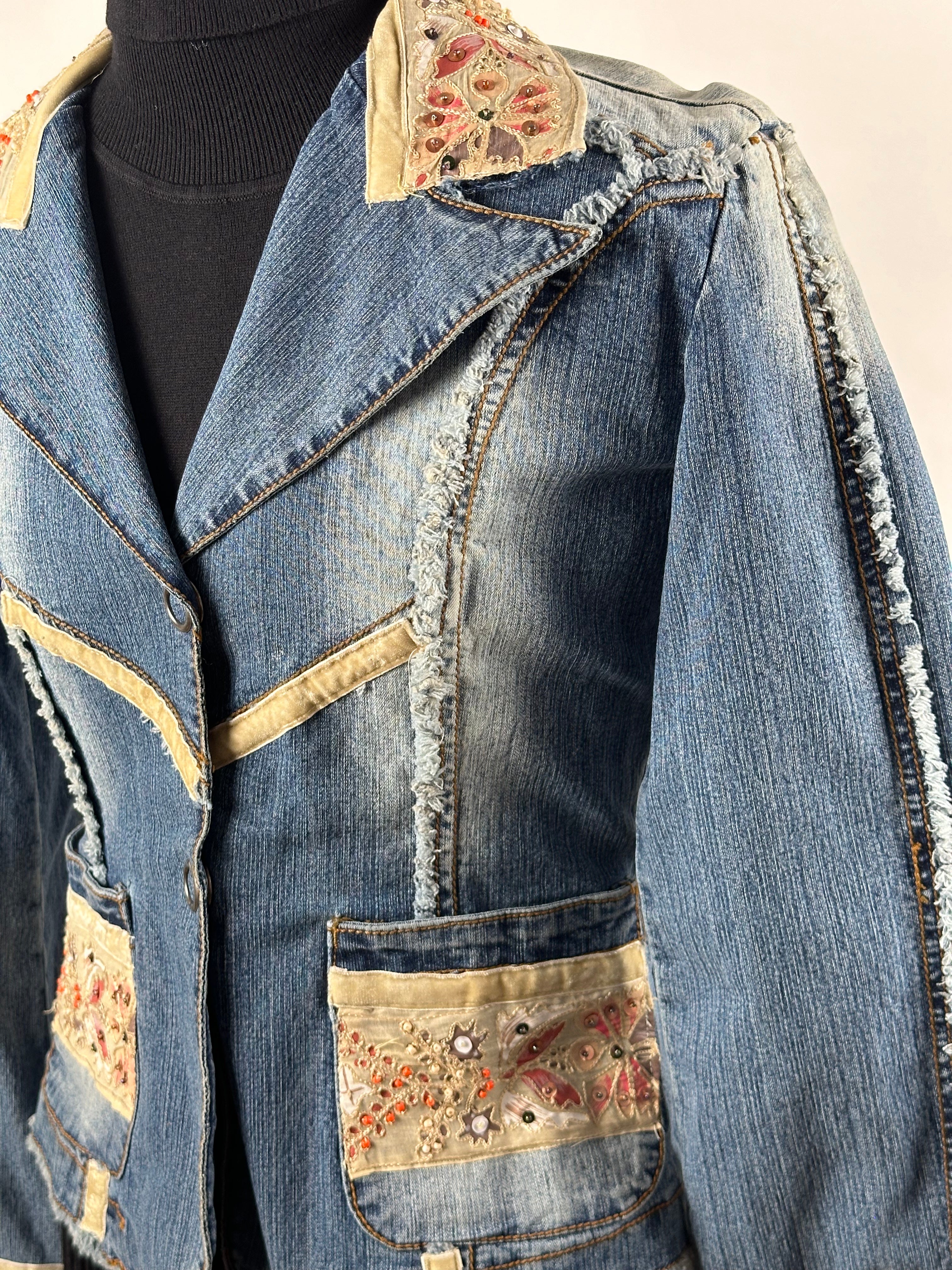 ✨ Gamino Paris – helmikirjailtu farkkutakki