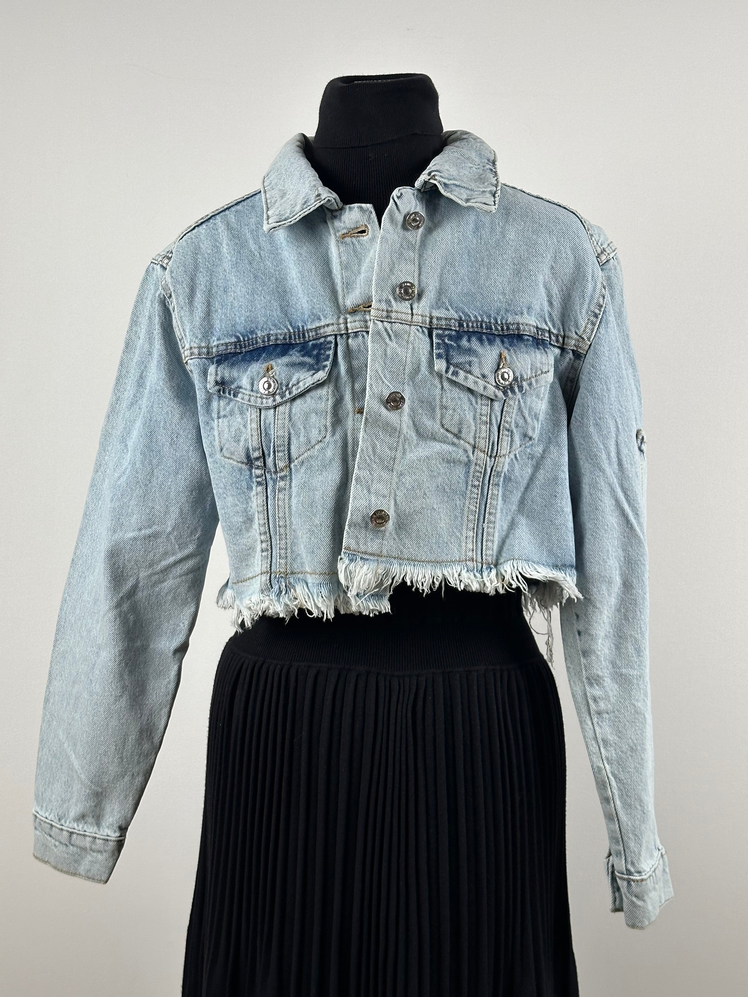 TurQuoise cropattu farkkutakki – rohkeasti omaa tyyliä!