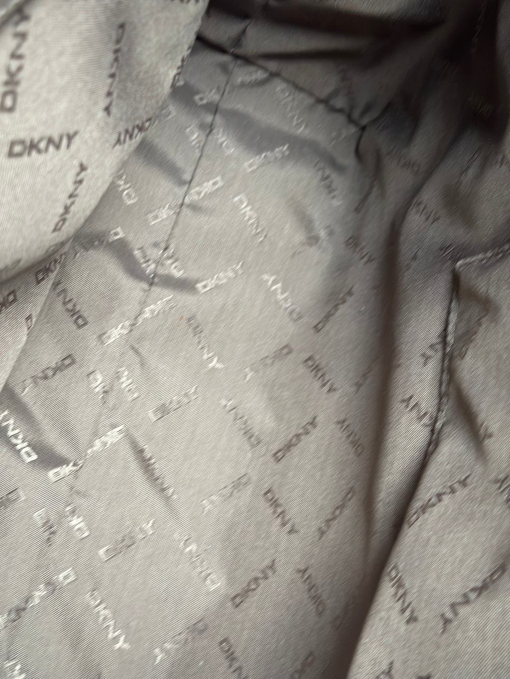 DKNY vaaleanpunainen nahkalaukku